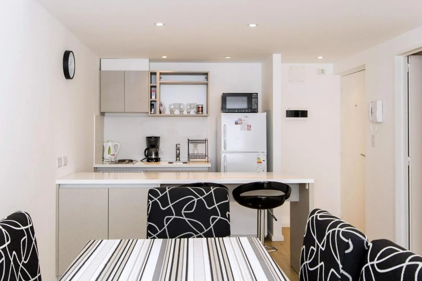 Kitchen or kitchenette in Pacifico Apartamentos