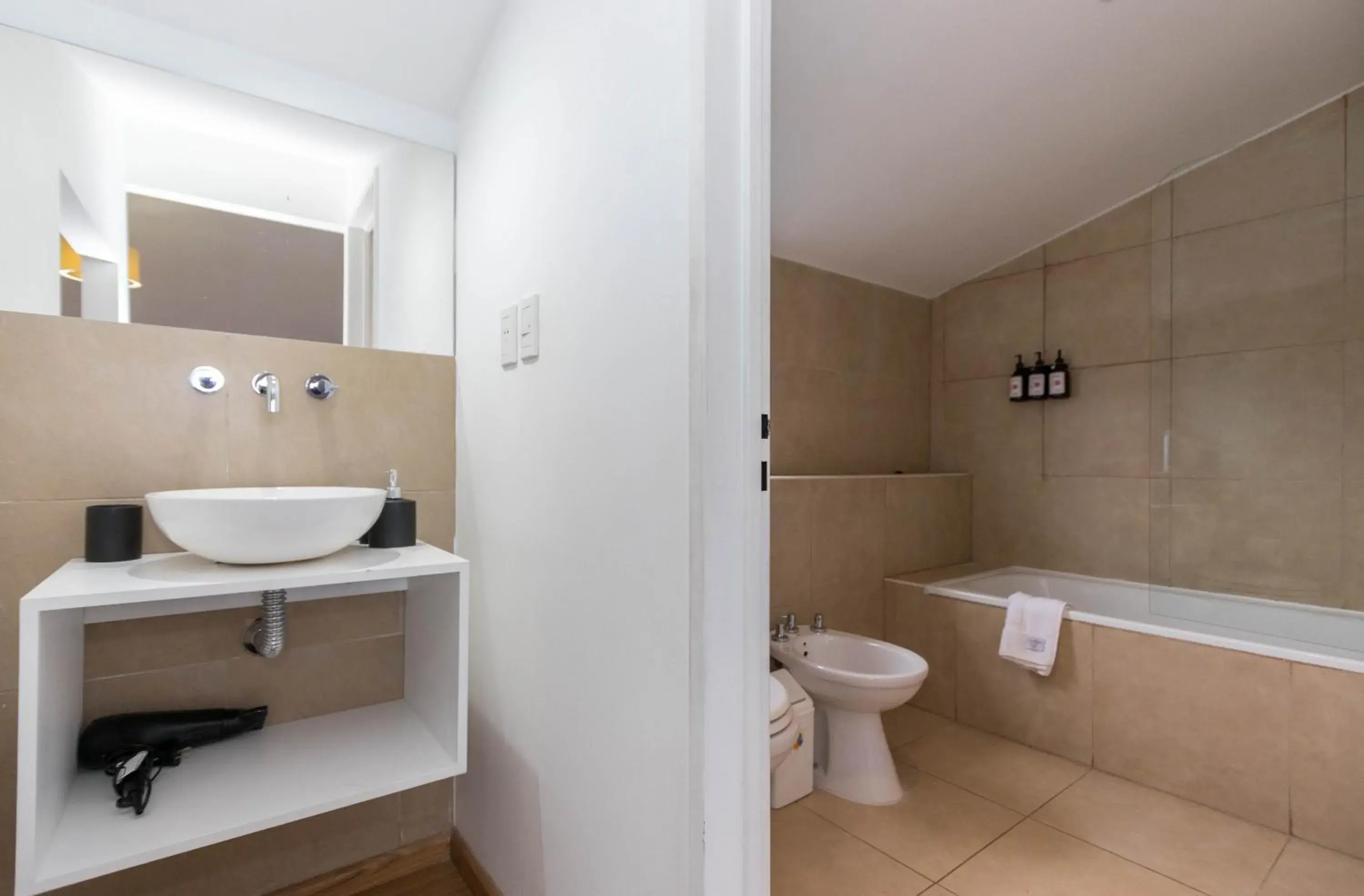 Shower in Pacifico Apartamentos Shower in Pacifico Apartamentos