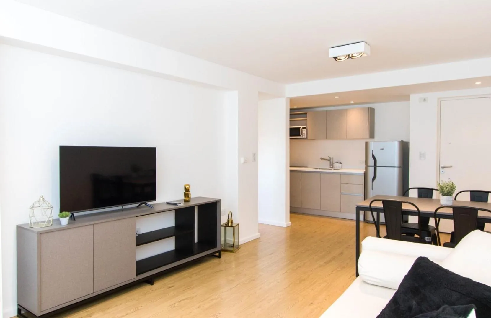 TV and multimedia in Pacifico Apartamentos