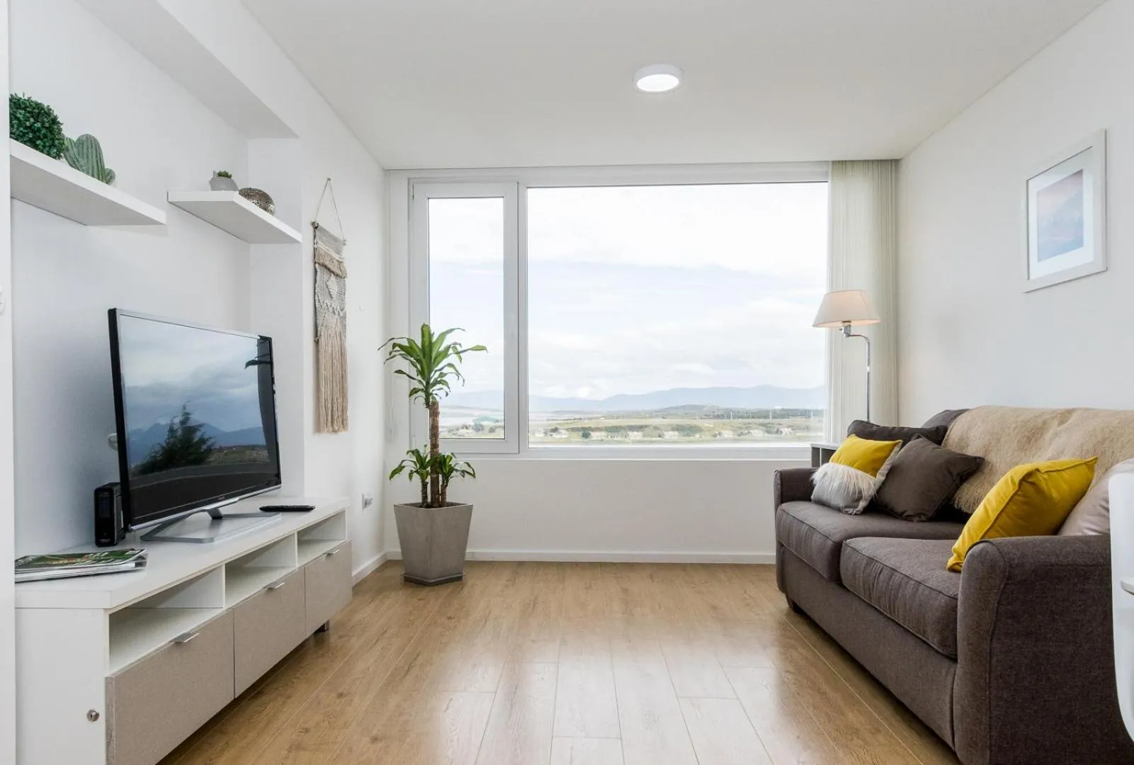 TV and multimedia in Pacifico Apartamentos