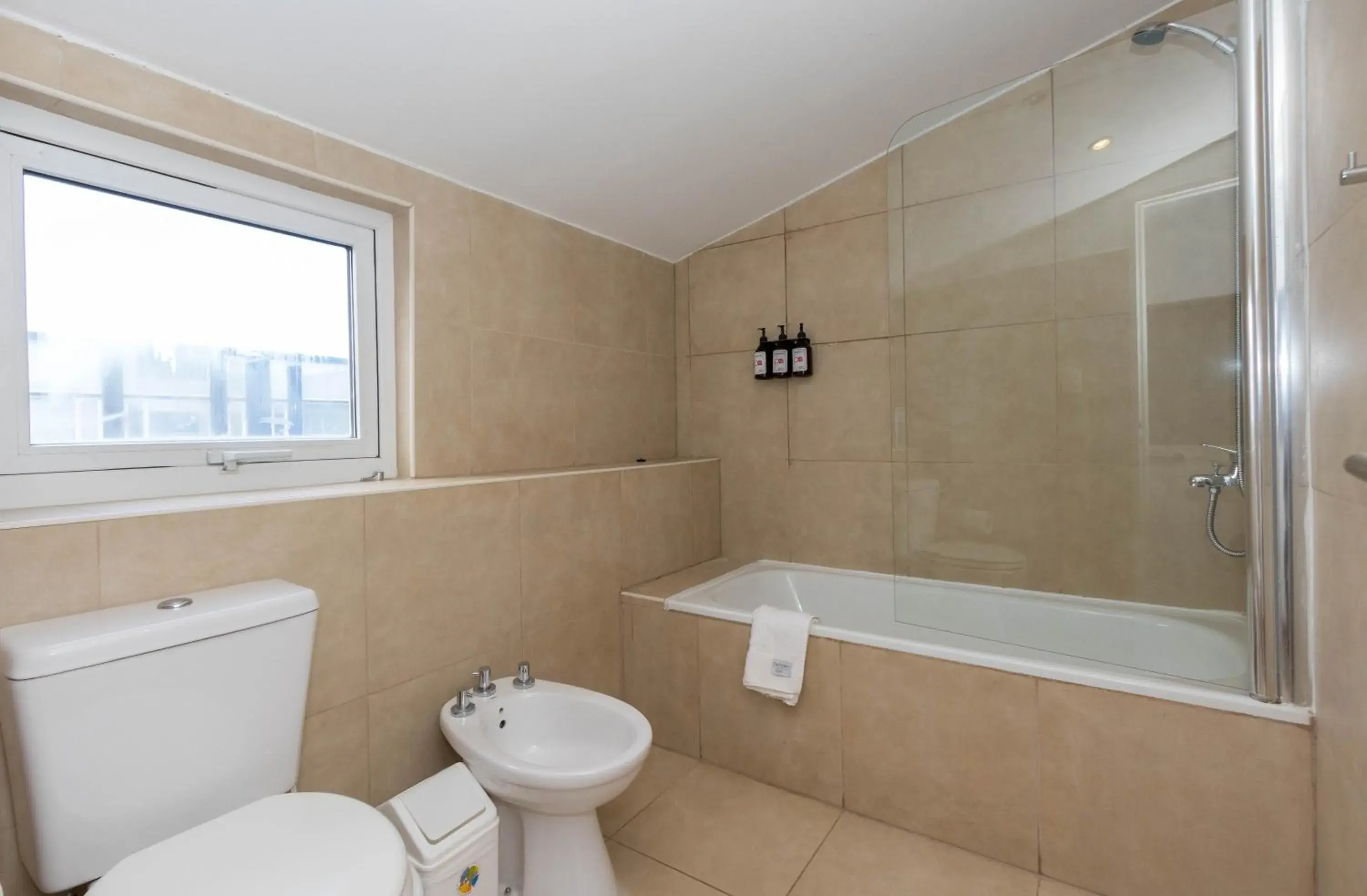 Shower in Pacifico Apartamentos Shower in Pacifico Apartamentos