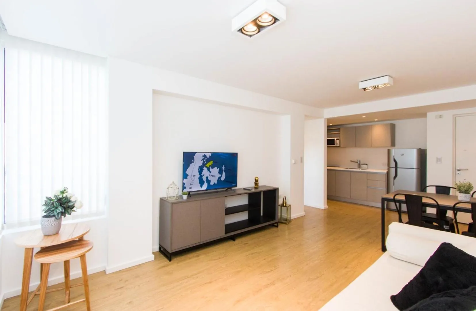 TV and multimedia in Pacifico Apartamentos