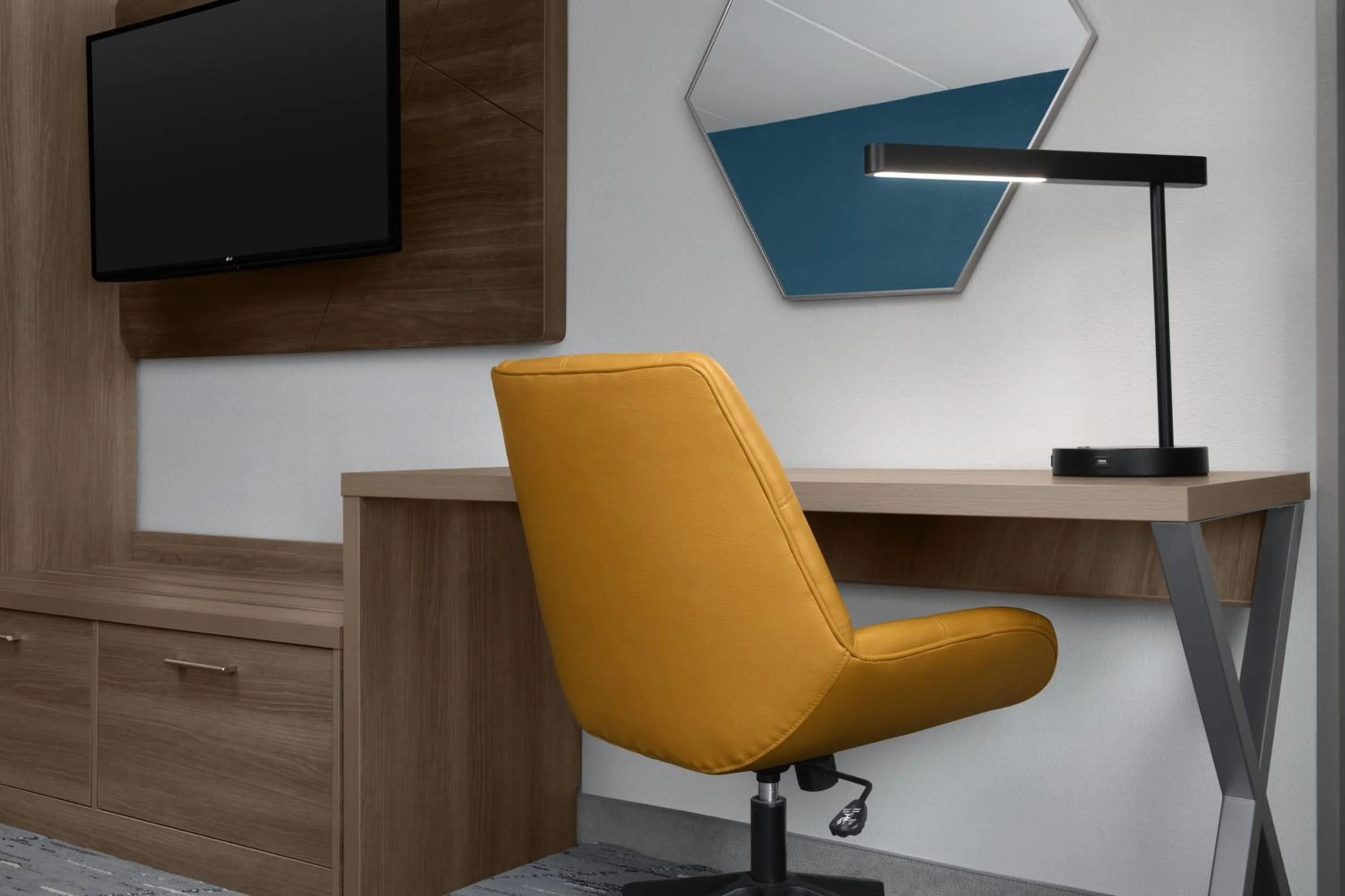 TV and multimedia in Holiday Inn Express Baltimore - BWI Airport NE by IHG