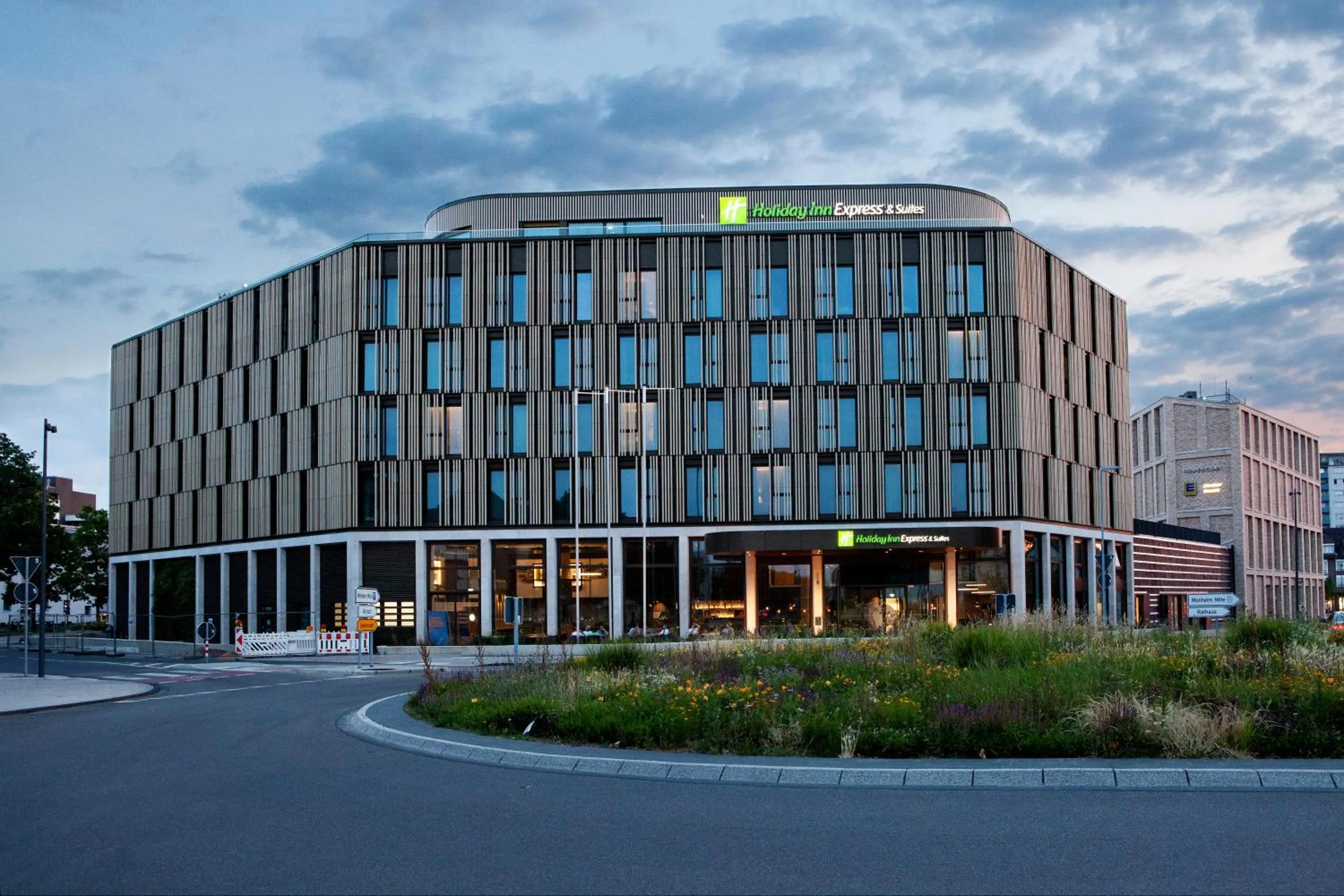 Holiday Inn Express & Suites Monheim am Rhein by IHG