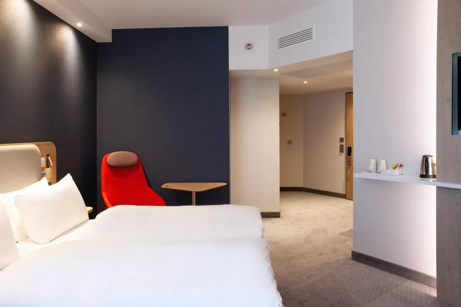 Bed in Holiday Inn Express & Suites Monheim am Rhein by IHG Bed in Holiday Inn Express & Suites Monheim am Rhein by IHG