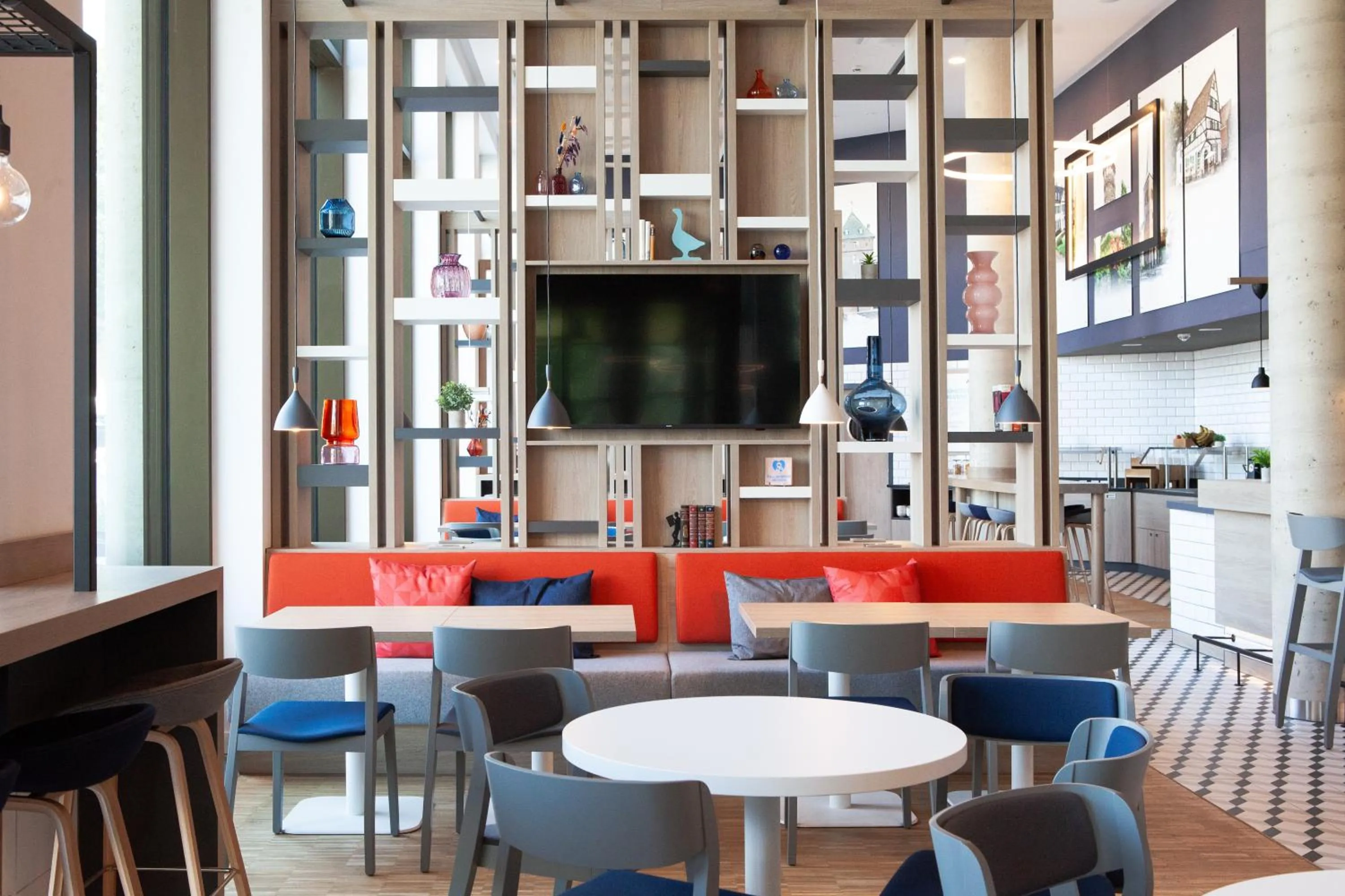 Restaurant/places to eat in Holiday Inn Express & Suites Monheim am Rhein by IHG