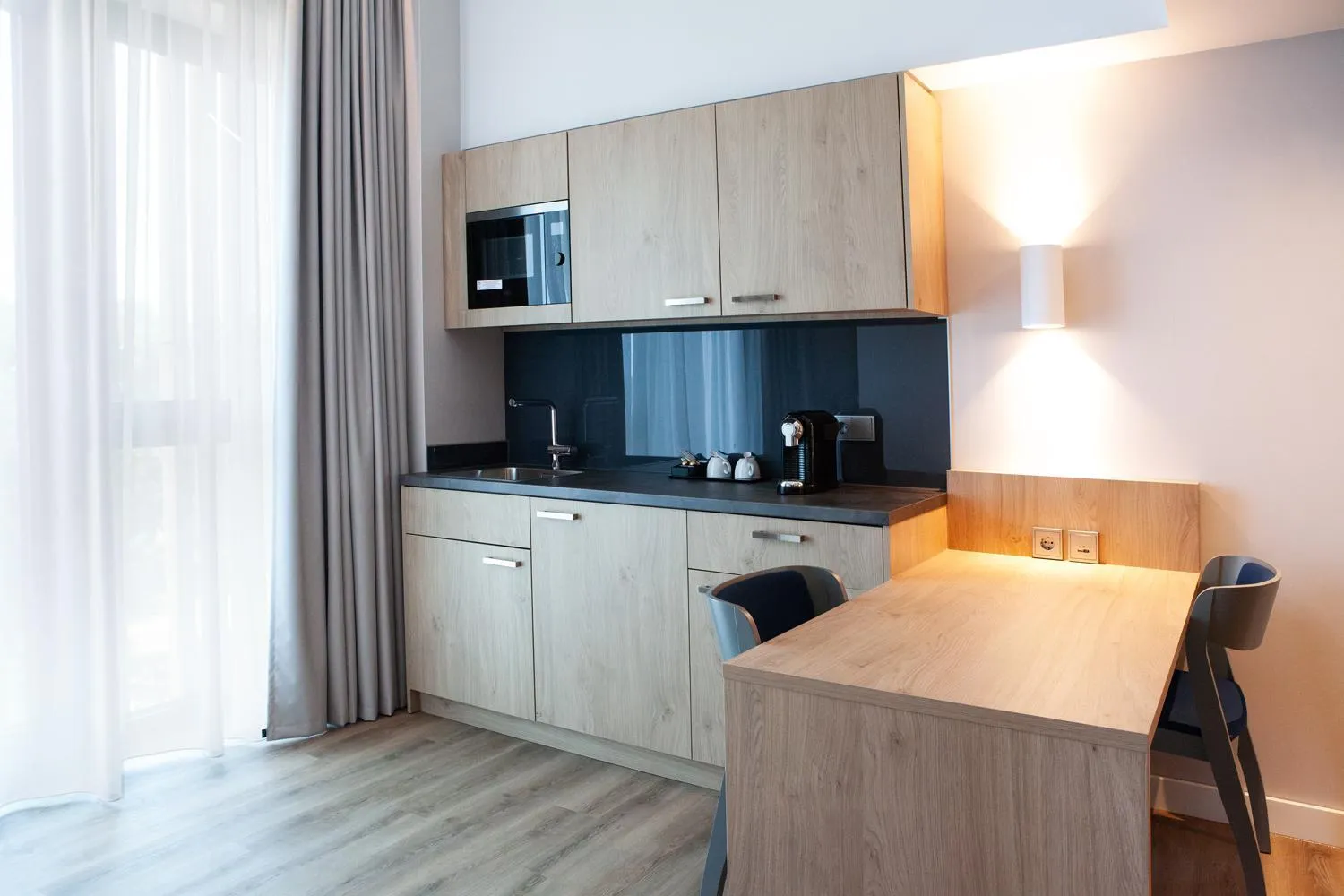 Coffee/tea facilities in Holiday Inn Express & Suites Monheim am Rhein by IHG