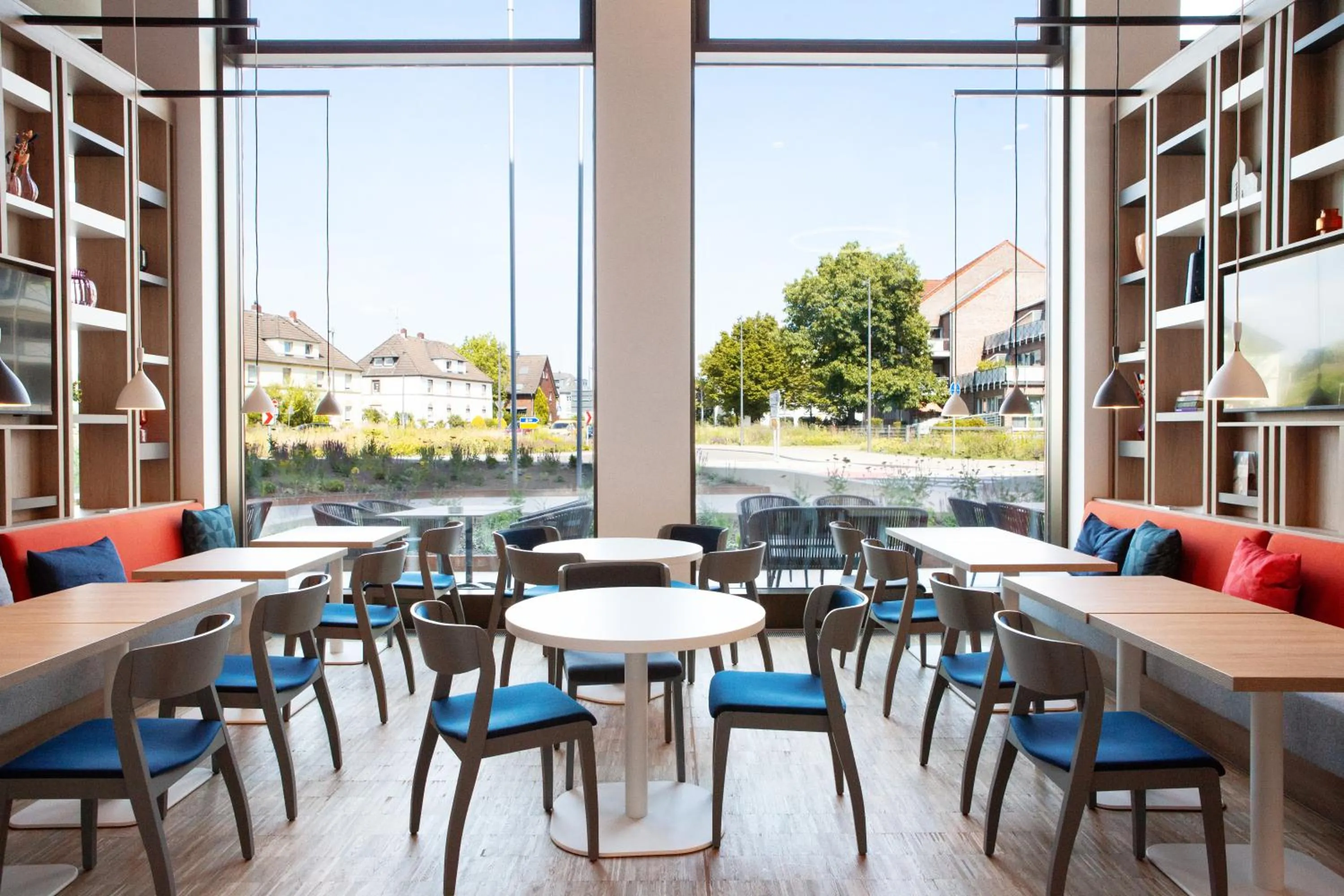 Restaurant/places to eat in Holiday Inn Express & Suites Monheim am Rhein by IHG