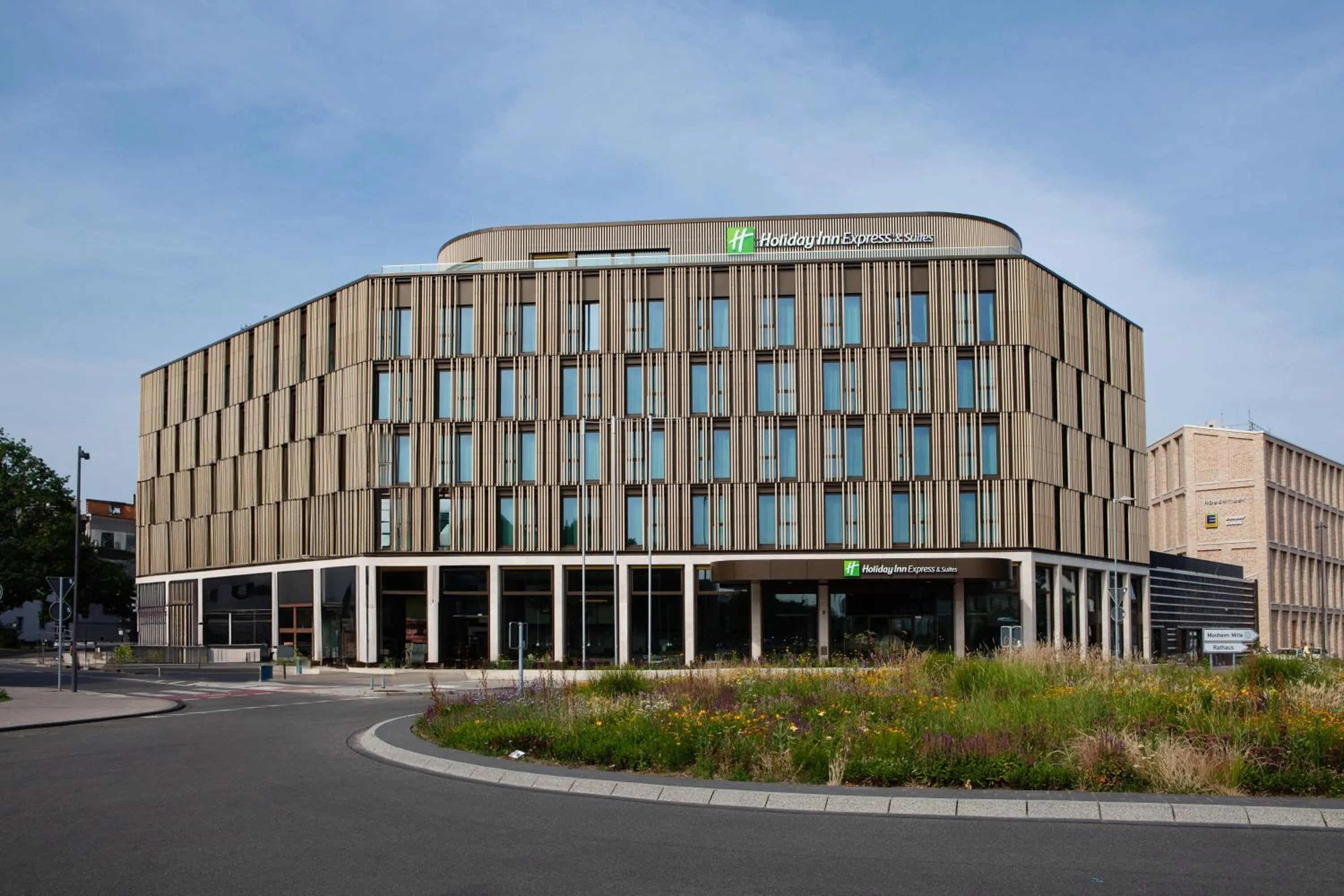 Property building in Holiday Inn Express & Suites Monheim am Rhein by IHG