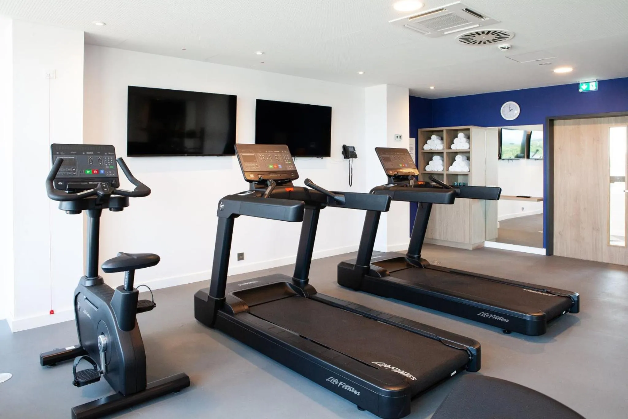 Fitness centre/facilities in Holiday Inn Express & Suites Monheim am Rhein by IHG