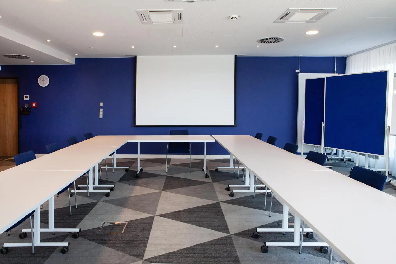 Meeting/conference room in Holiday Inn Express & Suites Monheim am Rhein by IHG