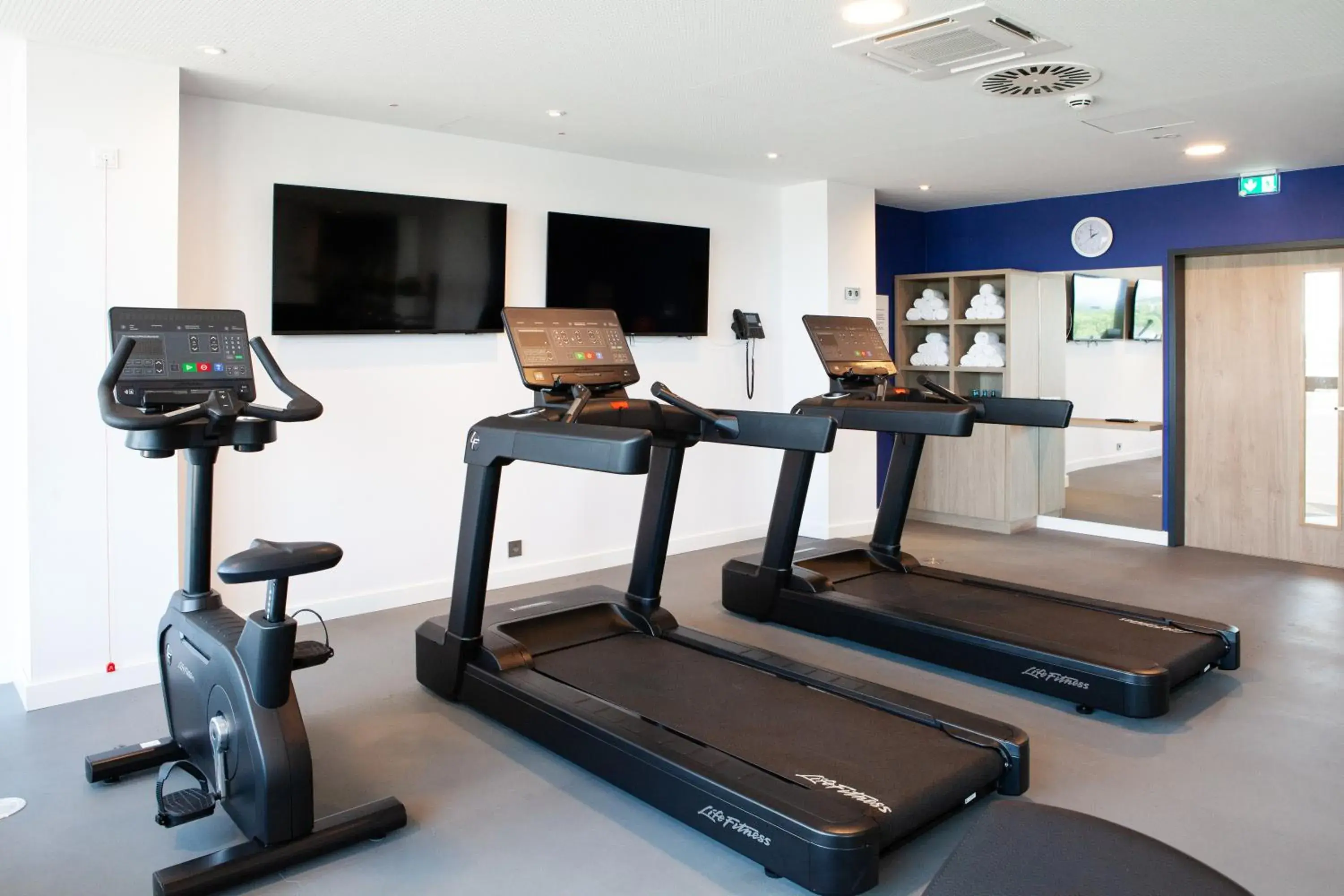 Fitness centre/facilities in Holiday Inn Express & Suites Monheim am Rhein by IHG Fitness centre/facilities in Holiday Inn Express & Suites Monheim am Rhein by IHG