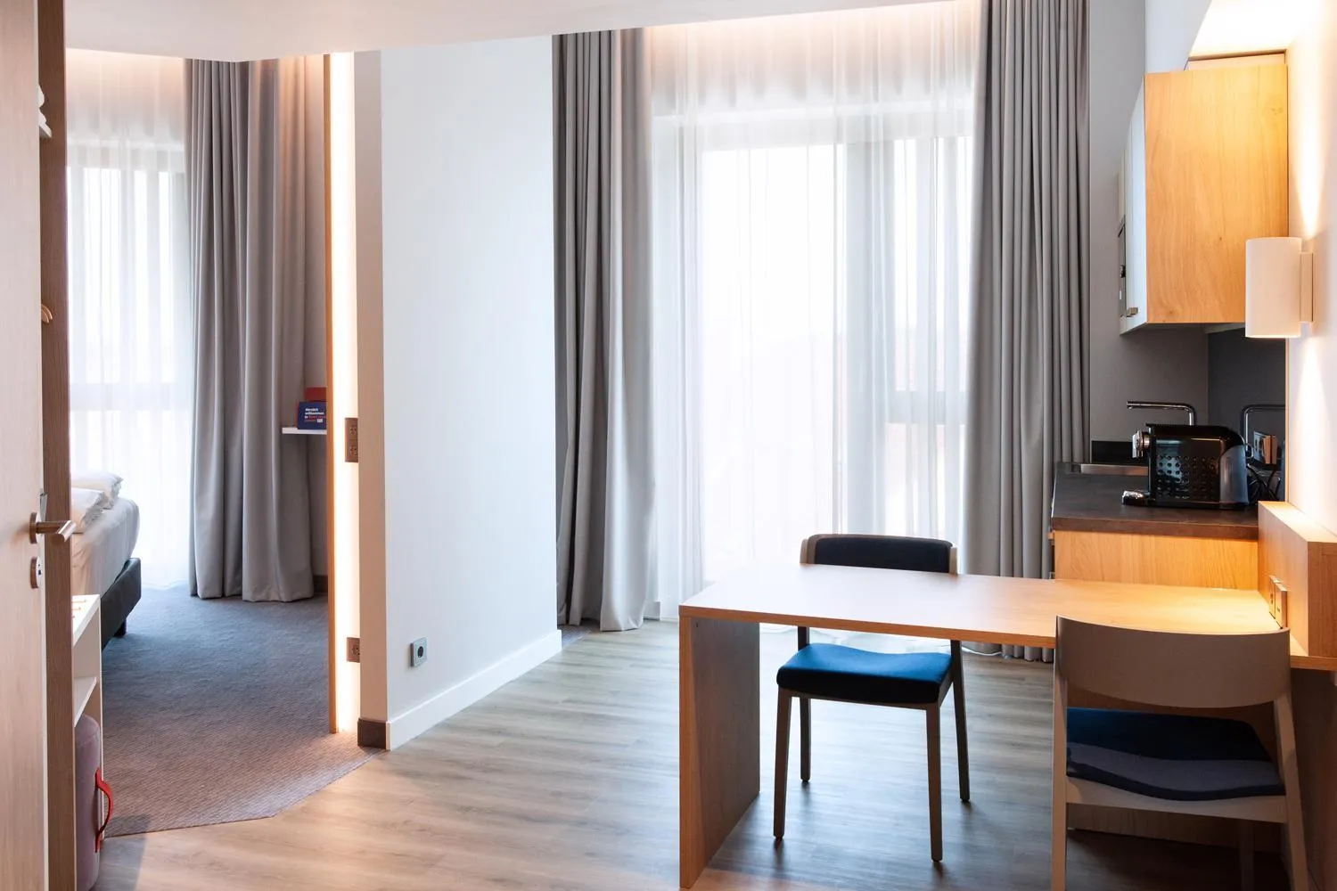 Kitchen or kitchenette in Holiday Inn Express & Suites Monheim am Rhein by IHG