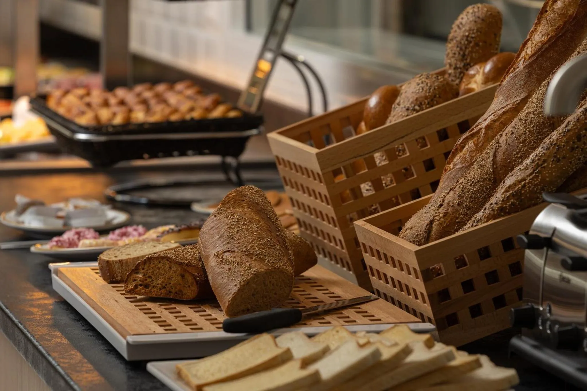 Restaurant/places to eat in Holiday Inn Express & Suites Sion by IHG