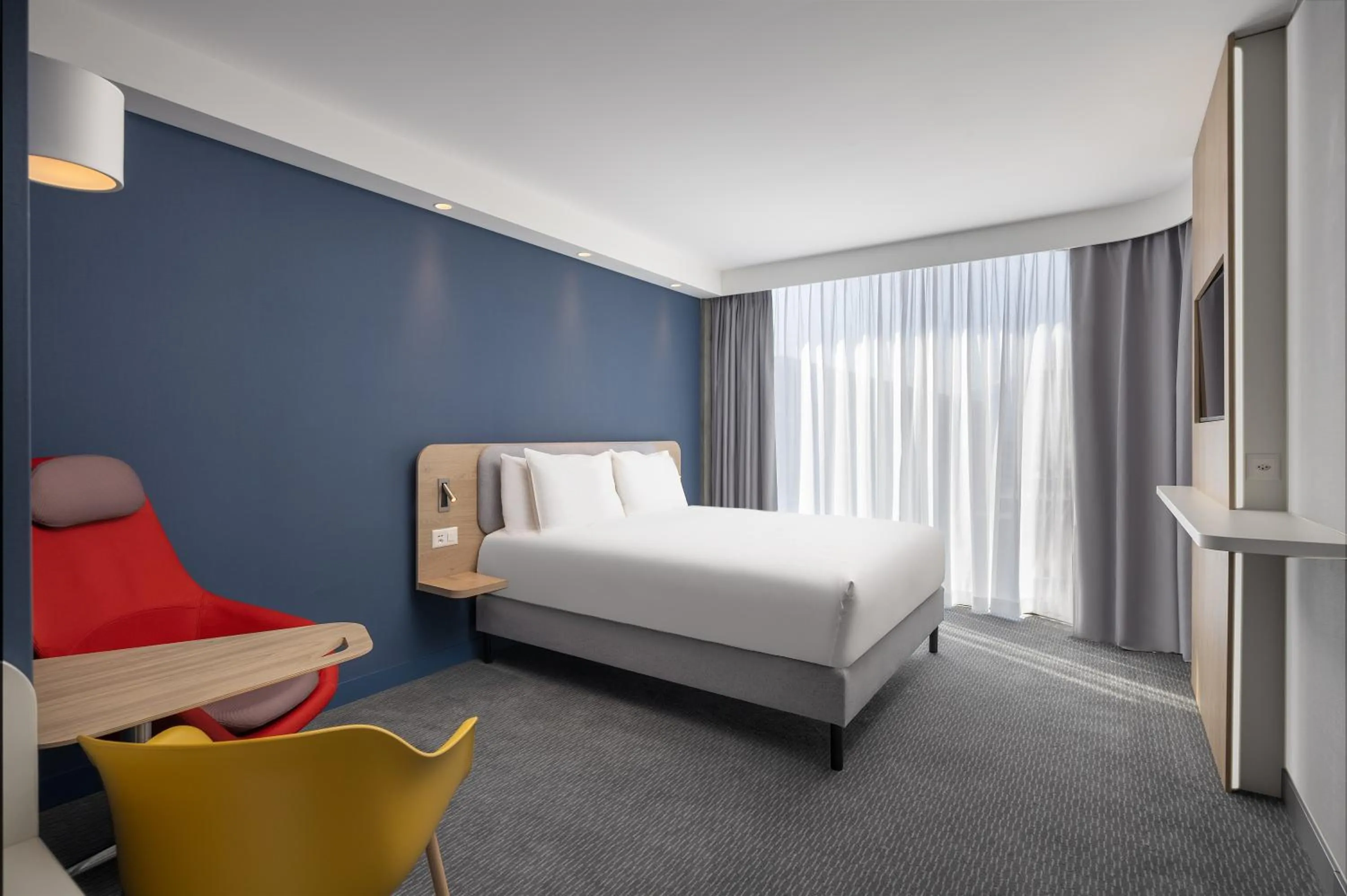 Bedroom, Bed in Holiday Inn Express & Suites Sion by IHG