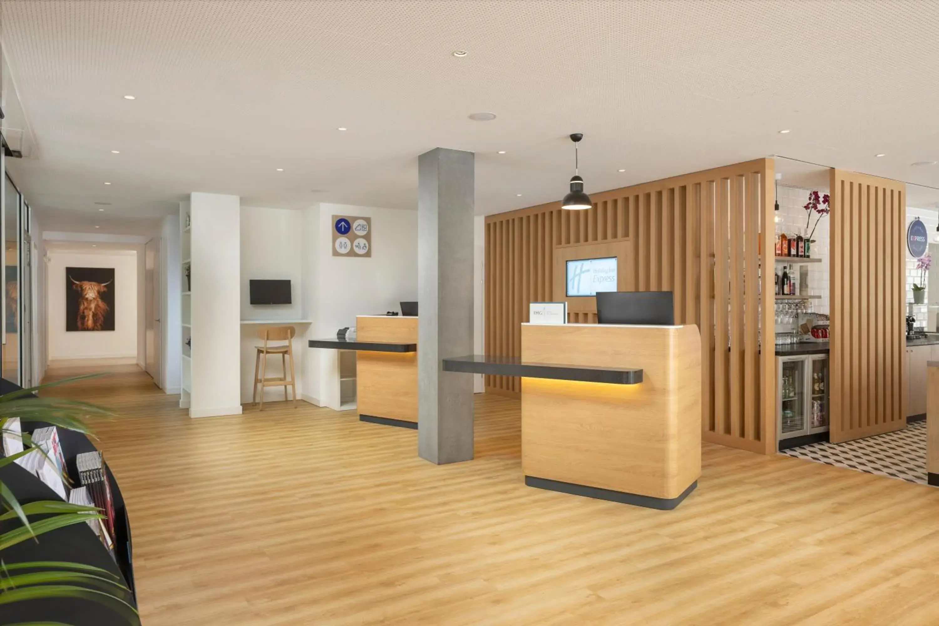 Lobby or reception in Holiday Inn Express & Suites Sion by IHG Lobby or reception in Holiday Inn Express & Suites Sion by IHG