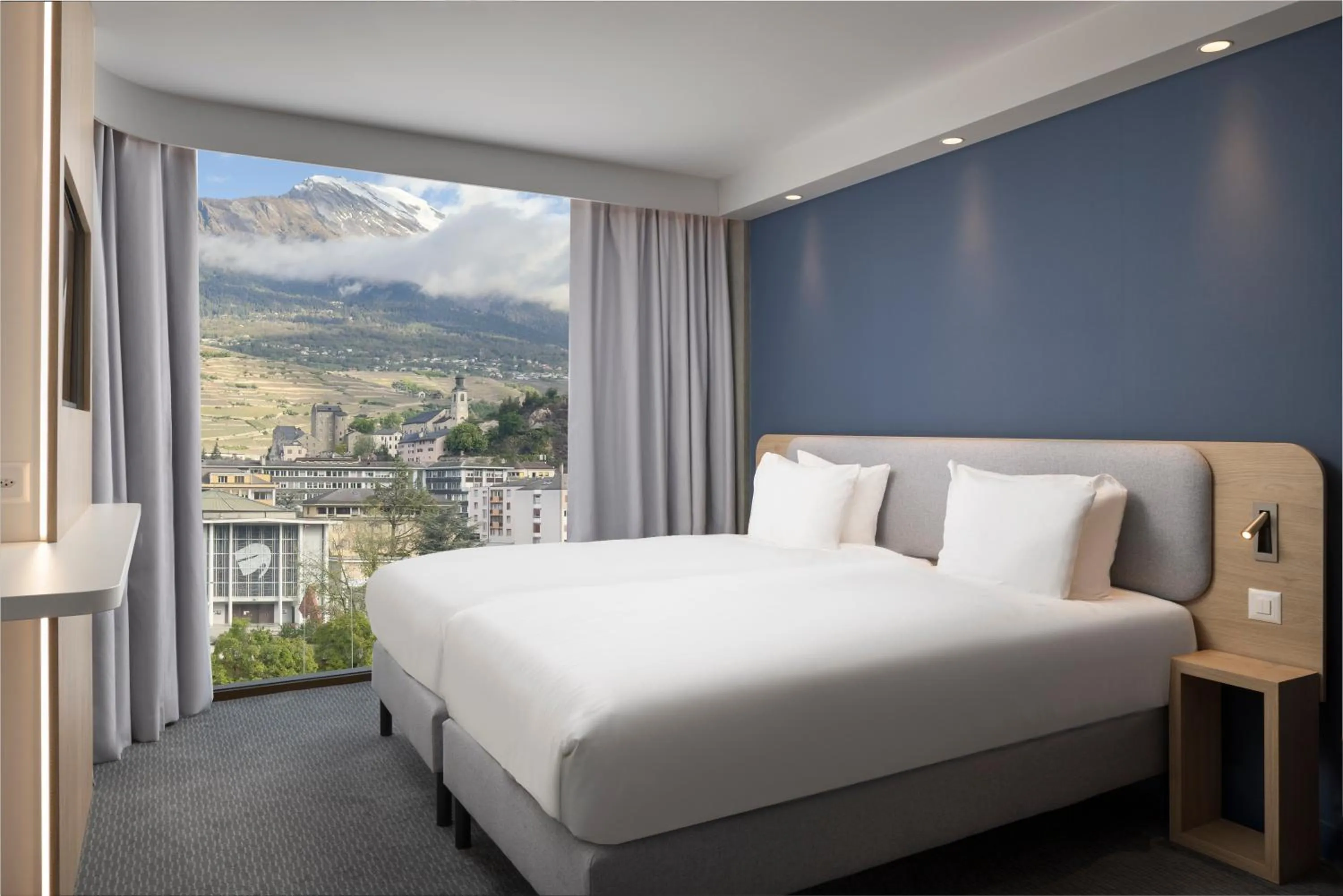 Bedroom, Bed in Holiday Inn Express & Suites Sion by IHG