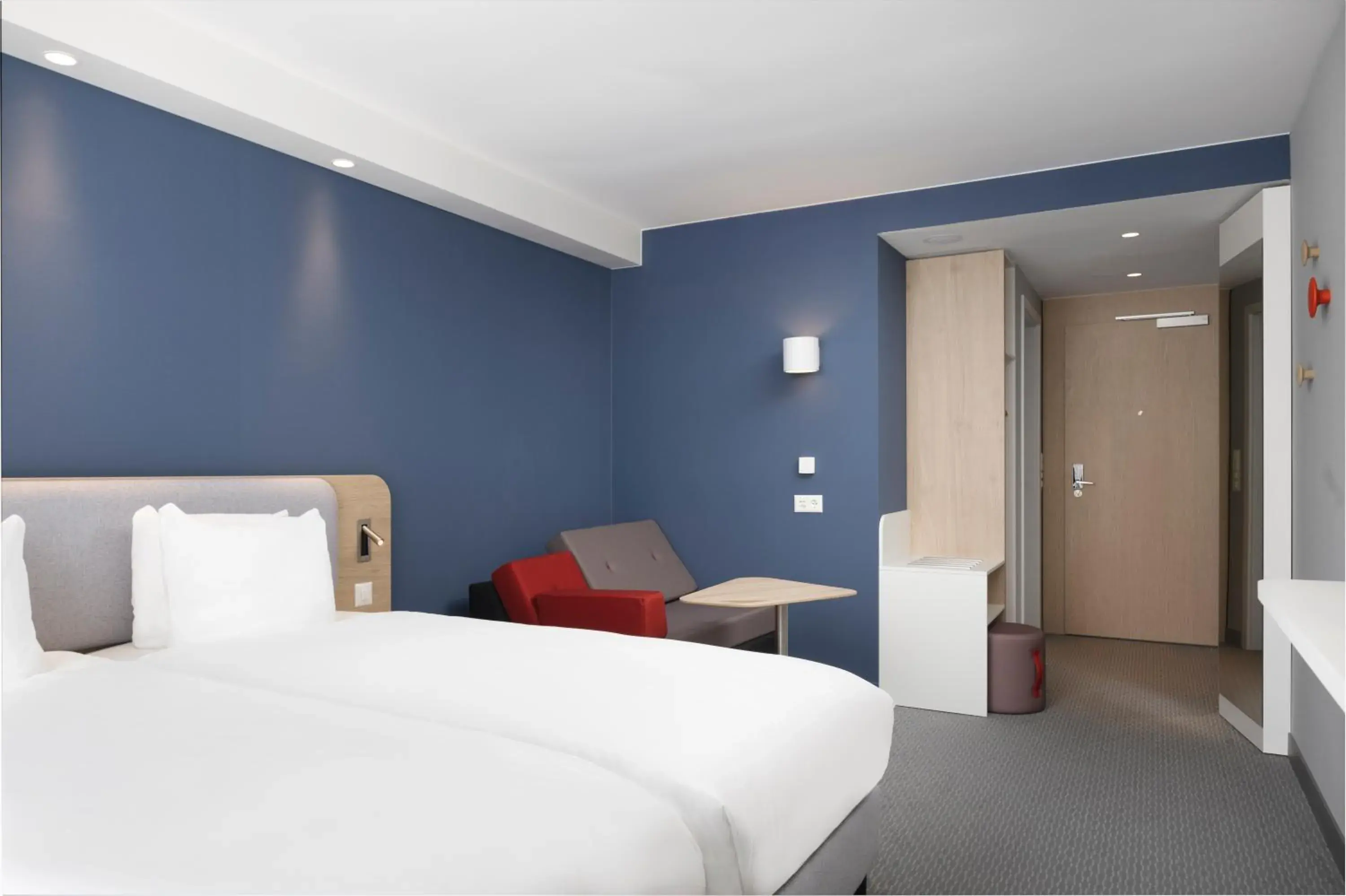 Bed in Holiday Inn Express & Suites Sion by IHG Bed in Holiday Inn Express & Suites Sion by IHG