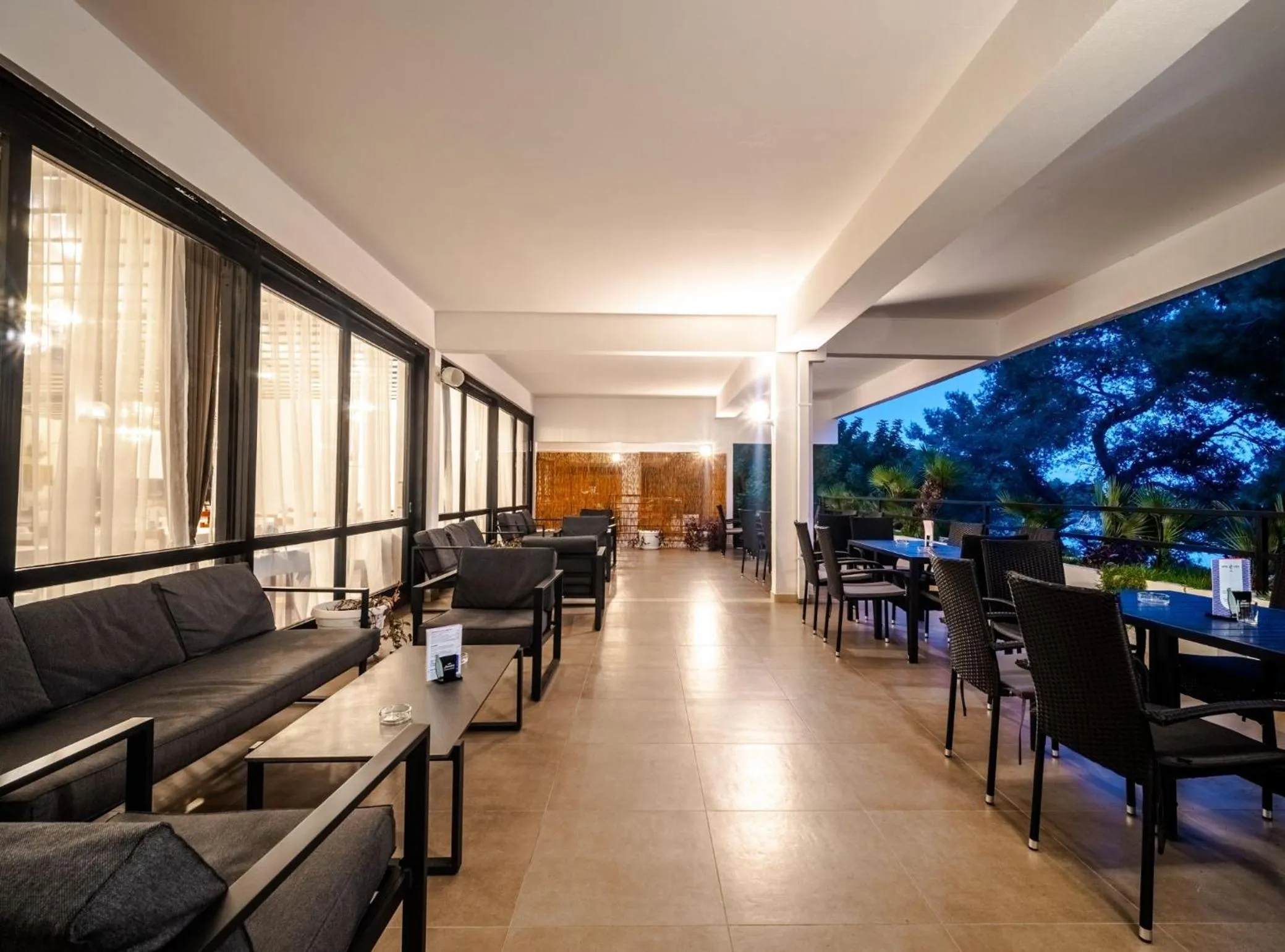 Lobby or reception in Hotel Issa