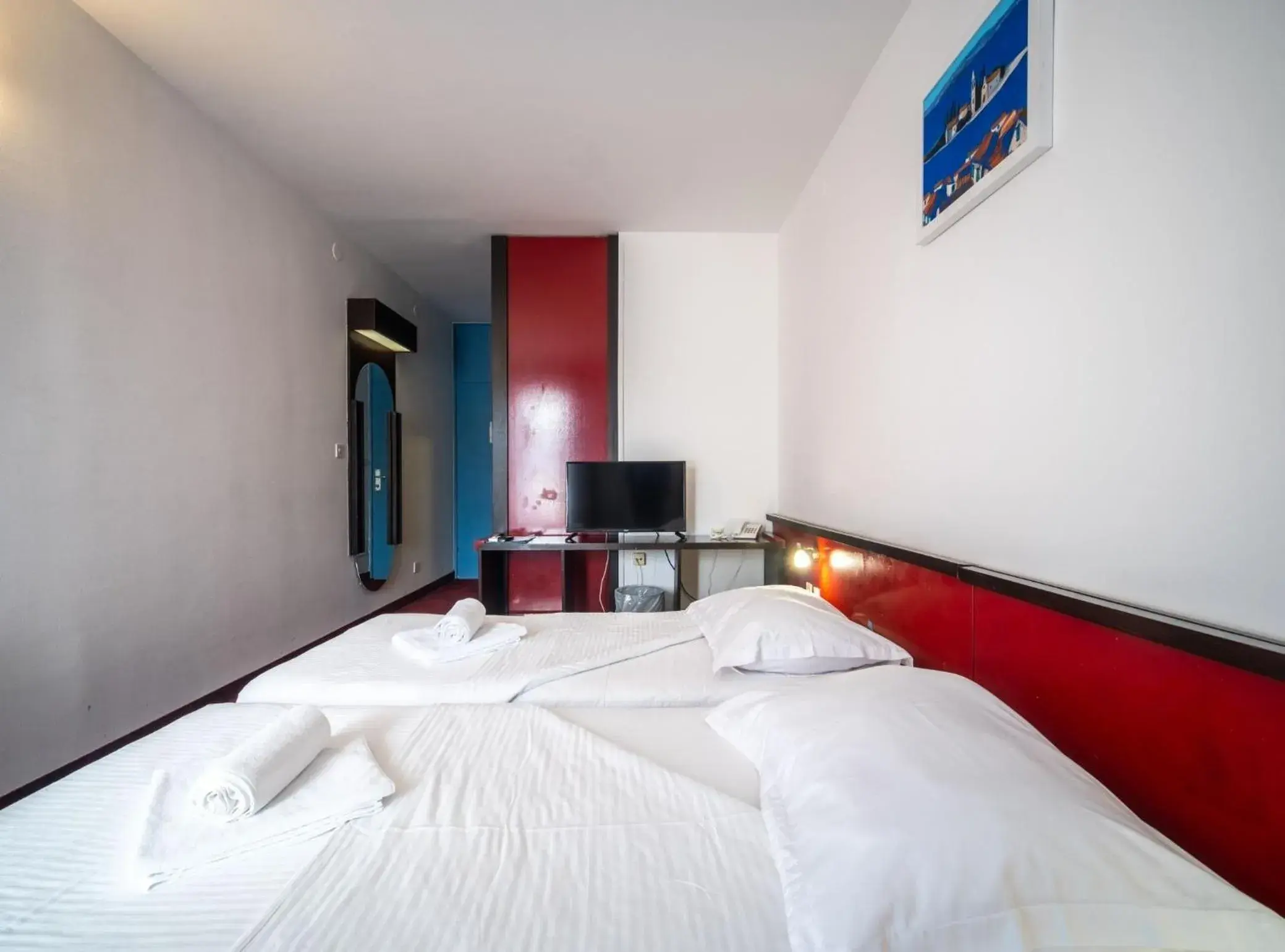 Twin Room Sea View in Hotel Issa Twin Room Sea View in Hotel Issa