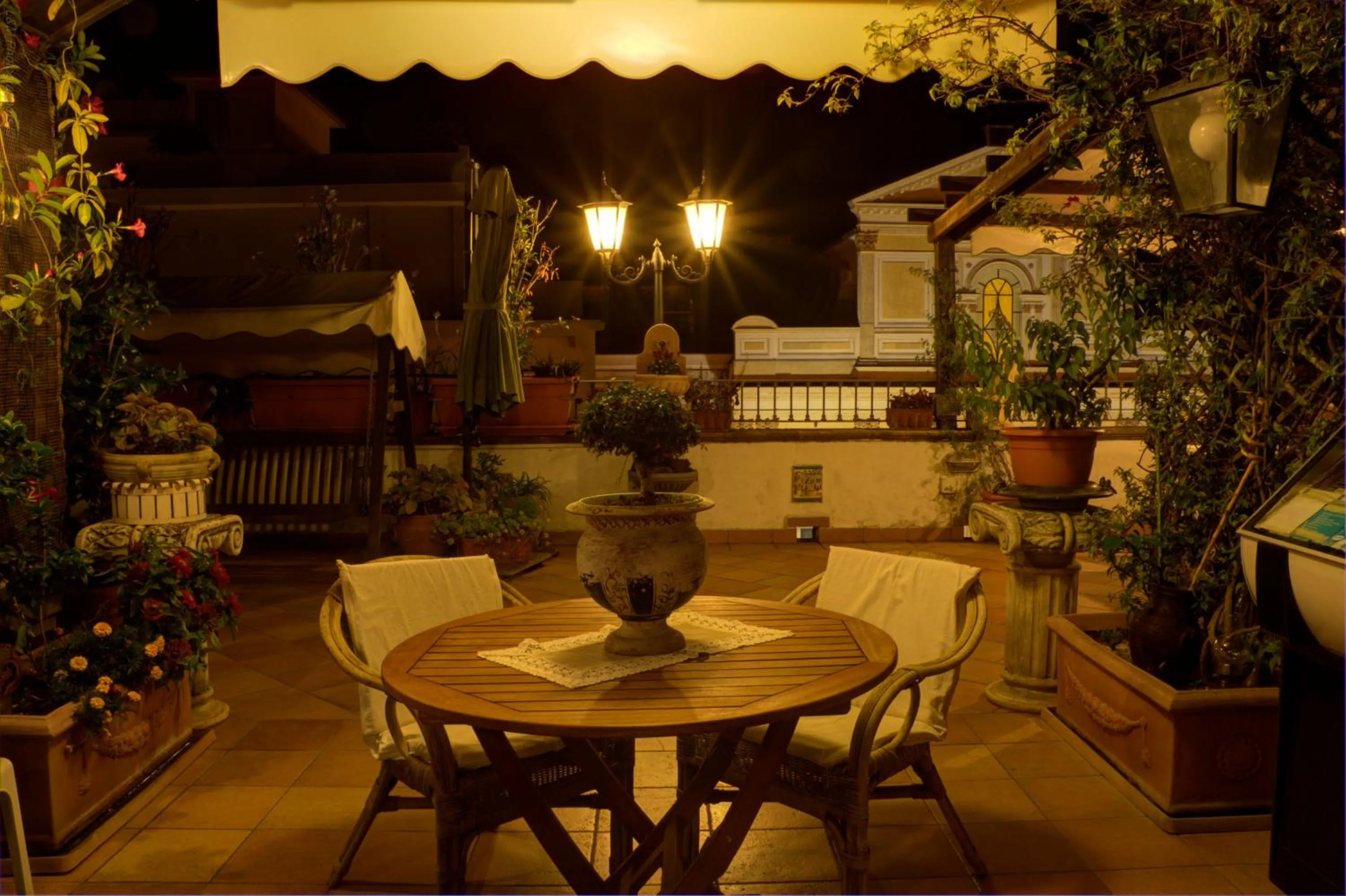 Decorative detail in L'Incanto