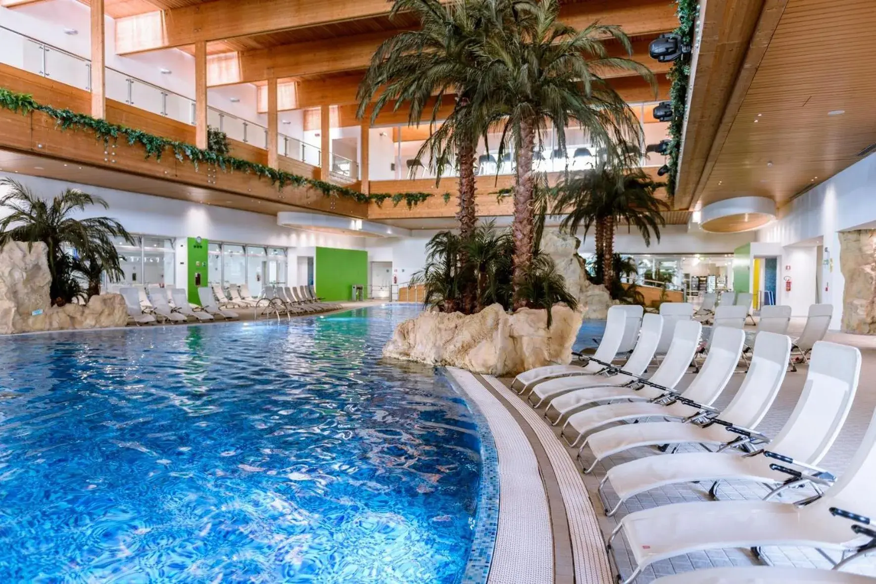 Swimming pool in Hotel Diamante Swimming pool in Hotel Diamante