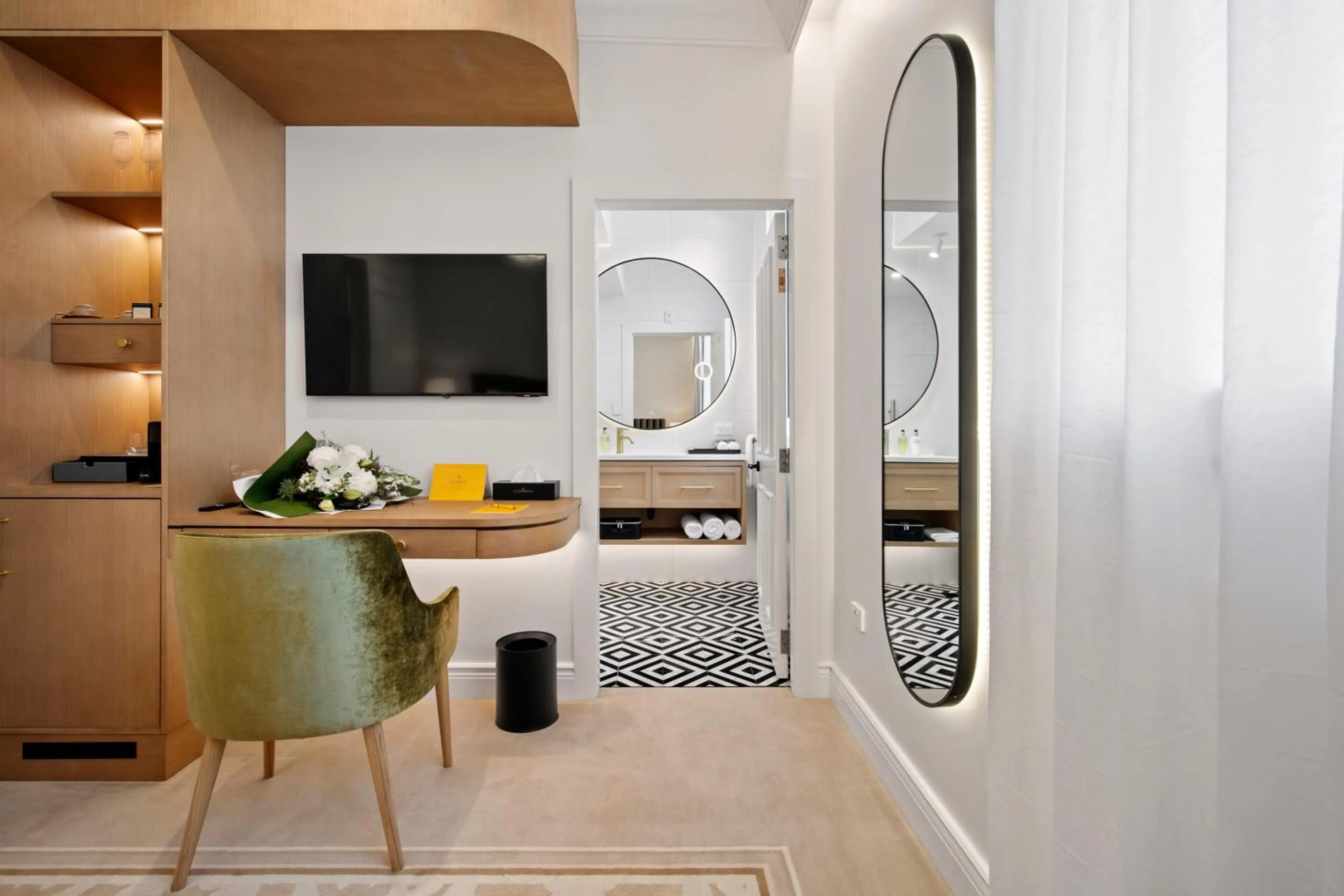 TV and multimedia in The Clements Hotel