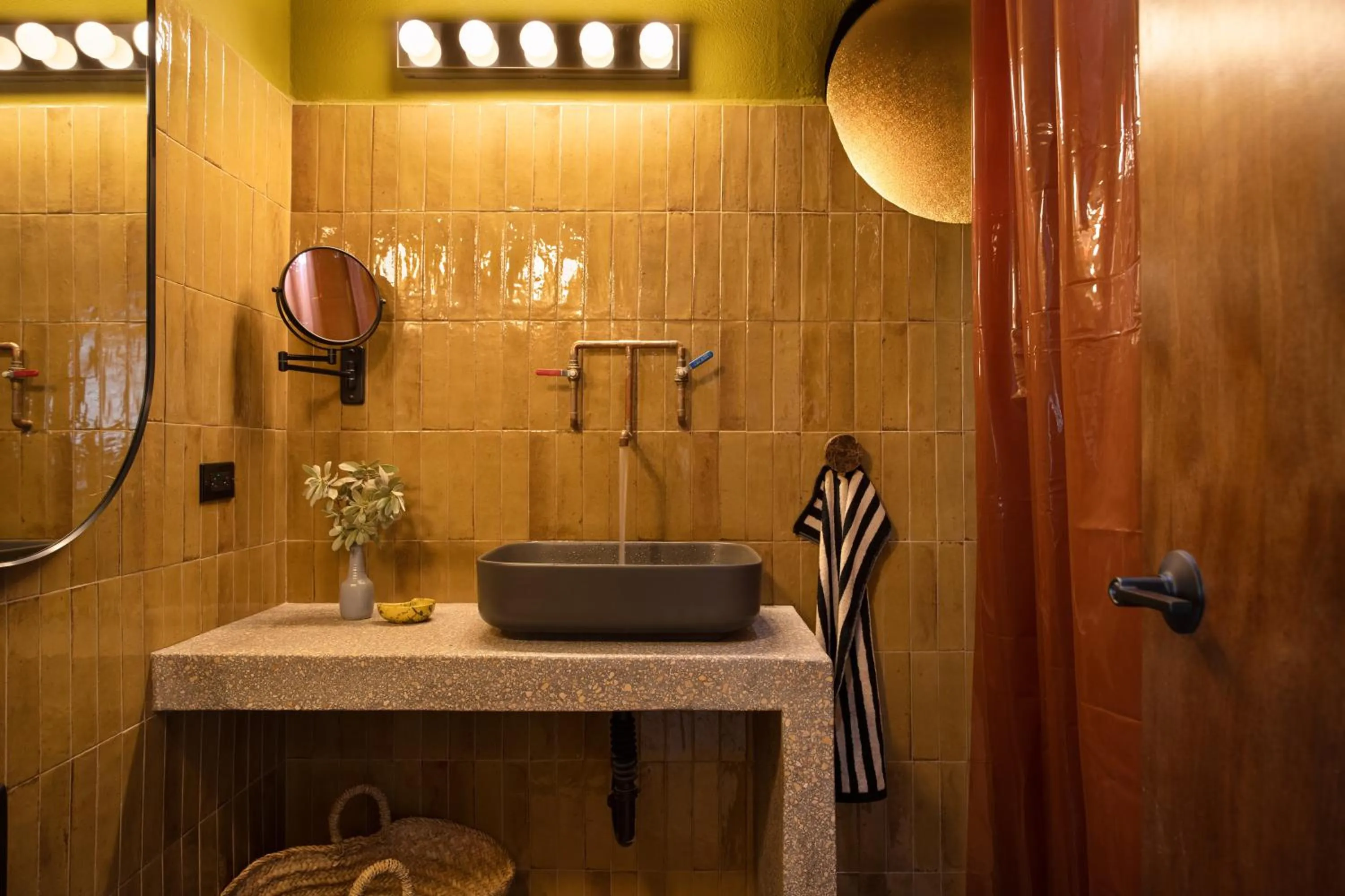 Bathroom in MARU by DW