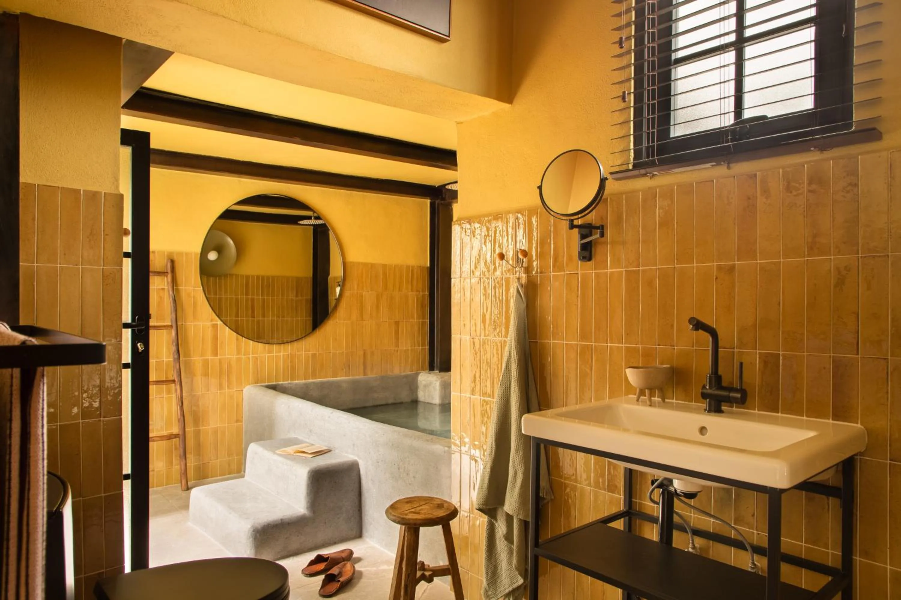 Bathroom in MARU by DW