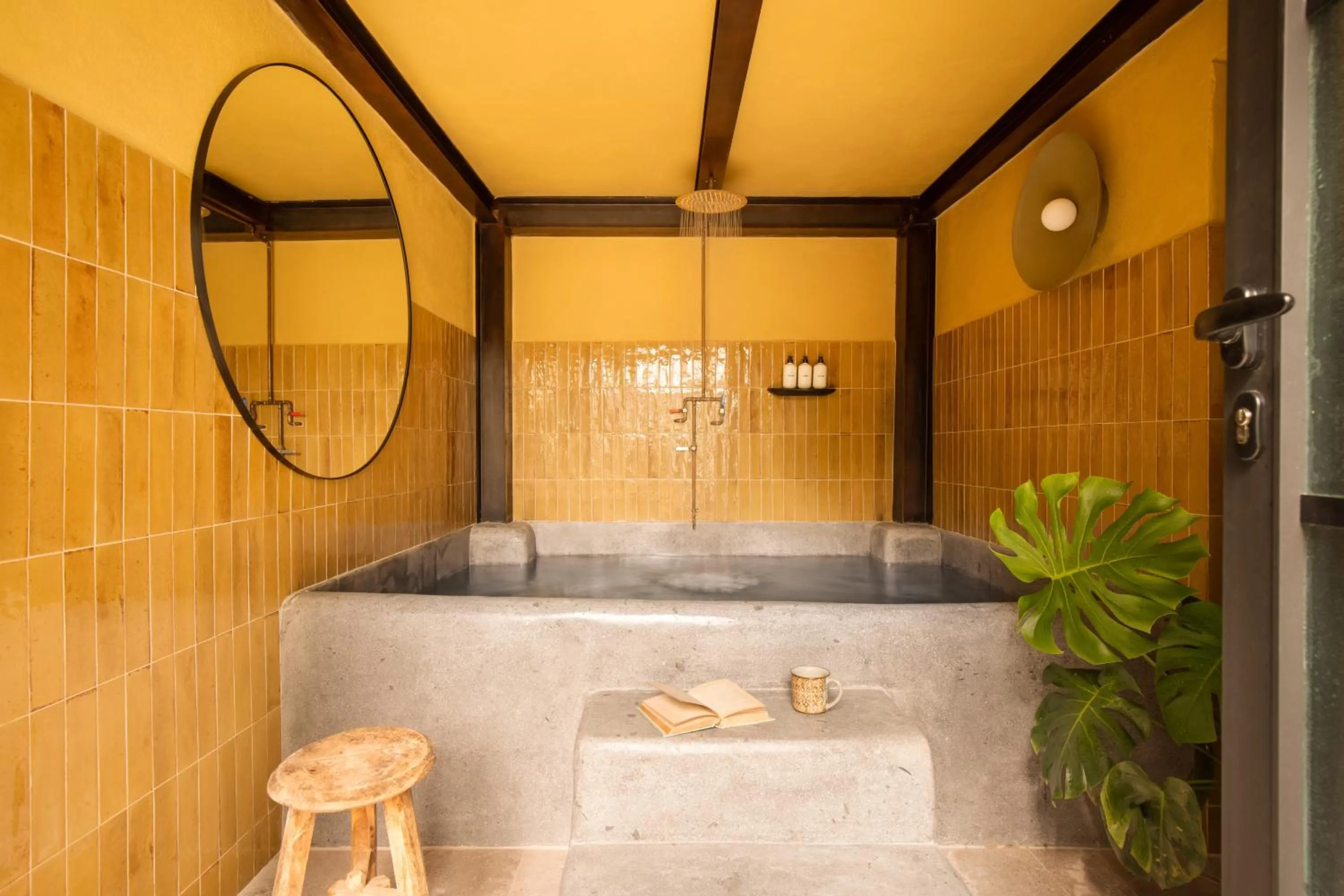 Shower in MARU by DW