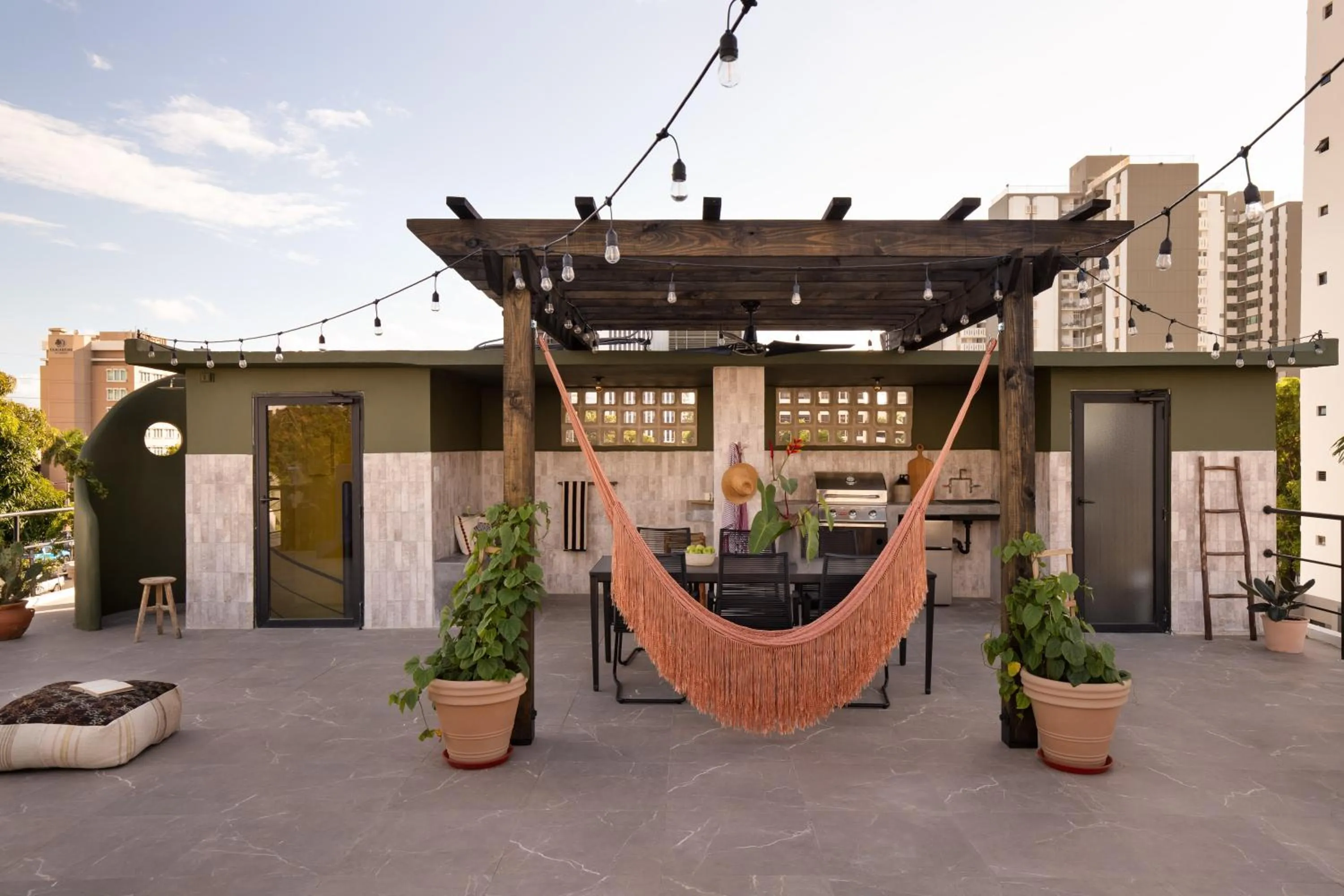 Balcony/Terrace in MARU by DW