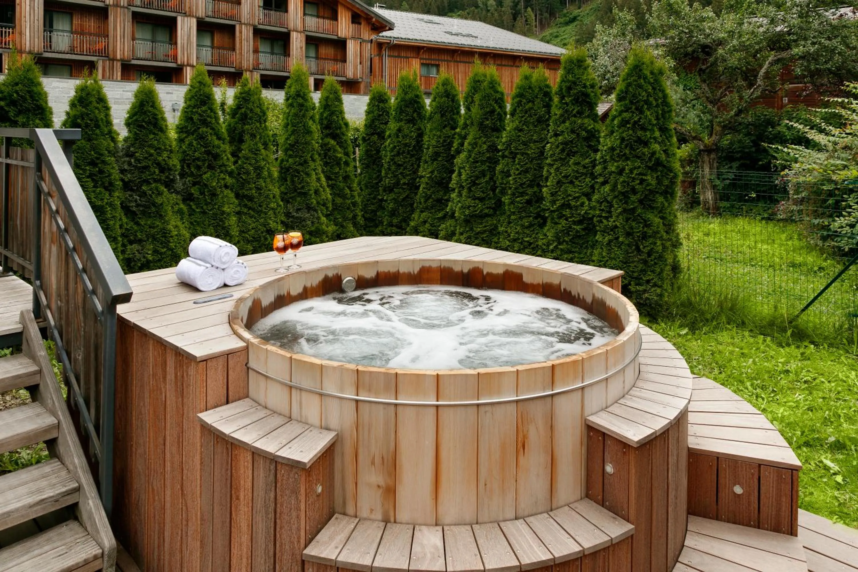 Hot Tub in Appartements de l'Héliopic