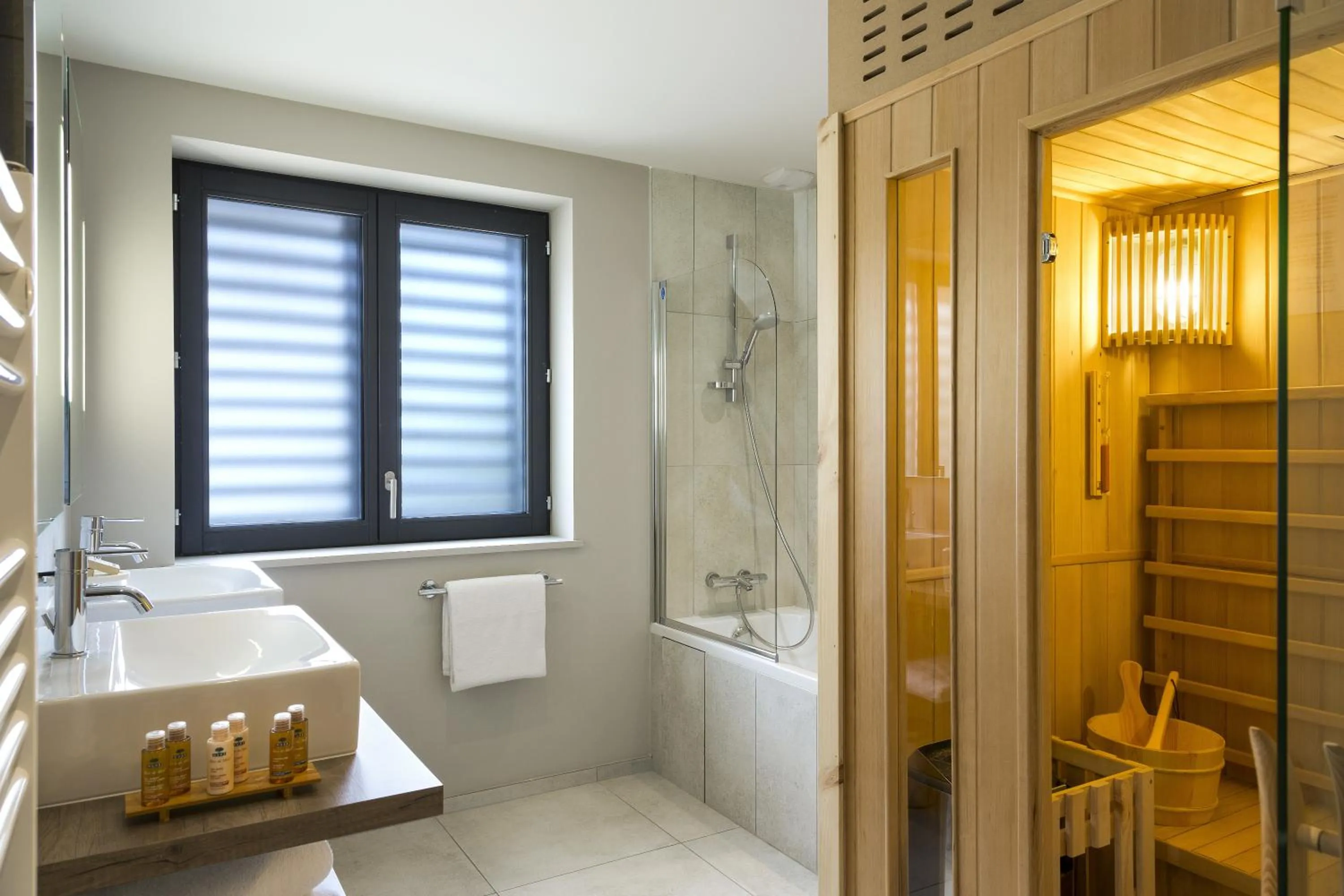 Shower in Appartements de l'Héliopic