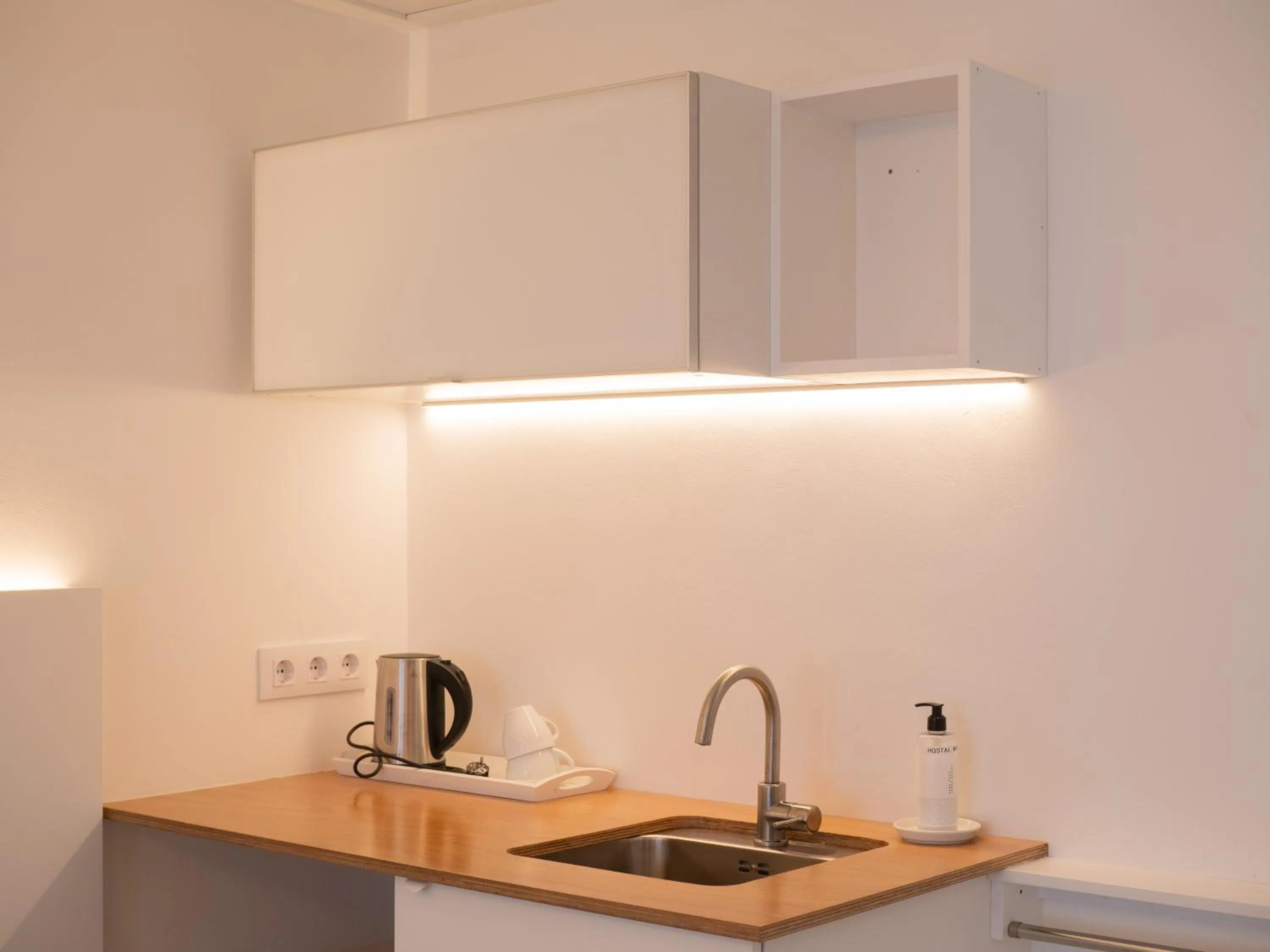 Coffee/tea facilities in Hostal Marina Cadaqués