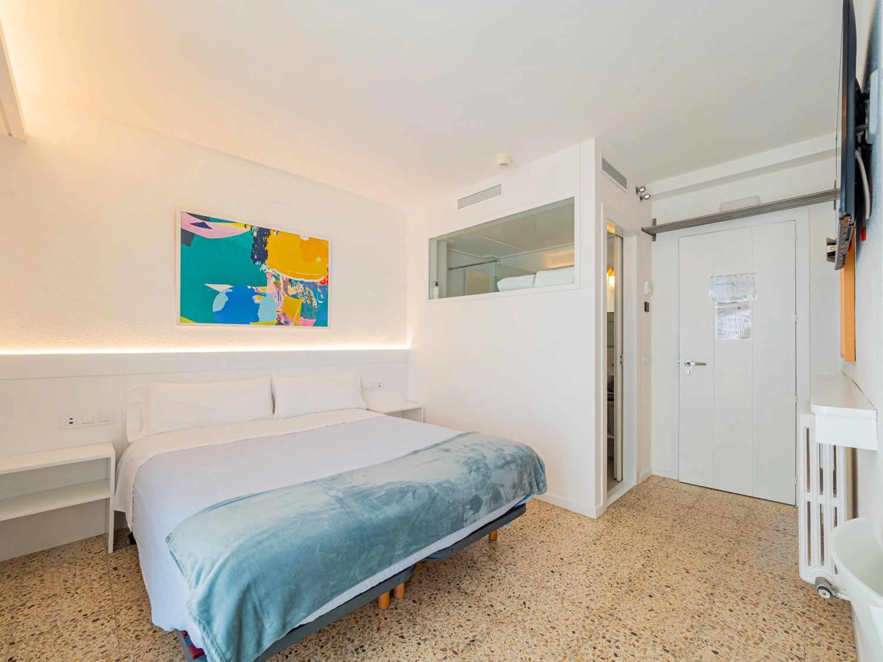 TV and multimedia, Bed in Hostal Marina Cadaqués