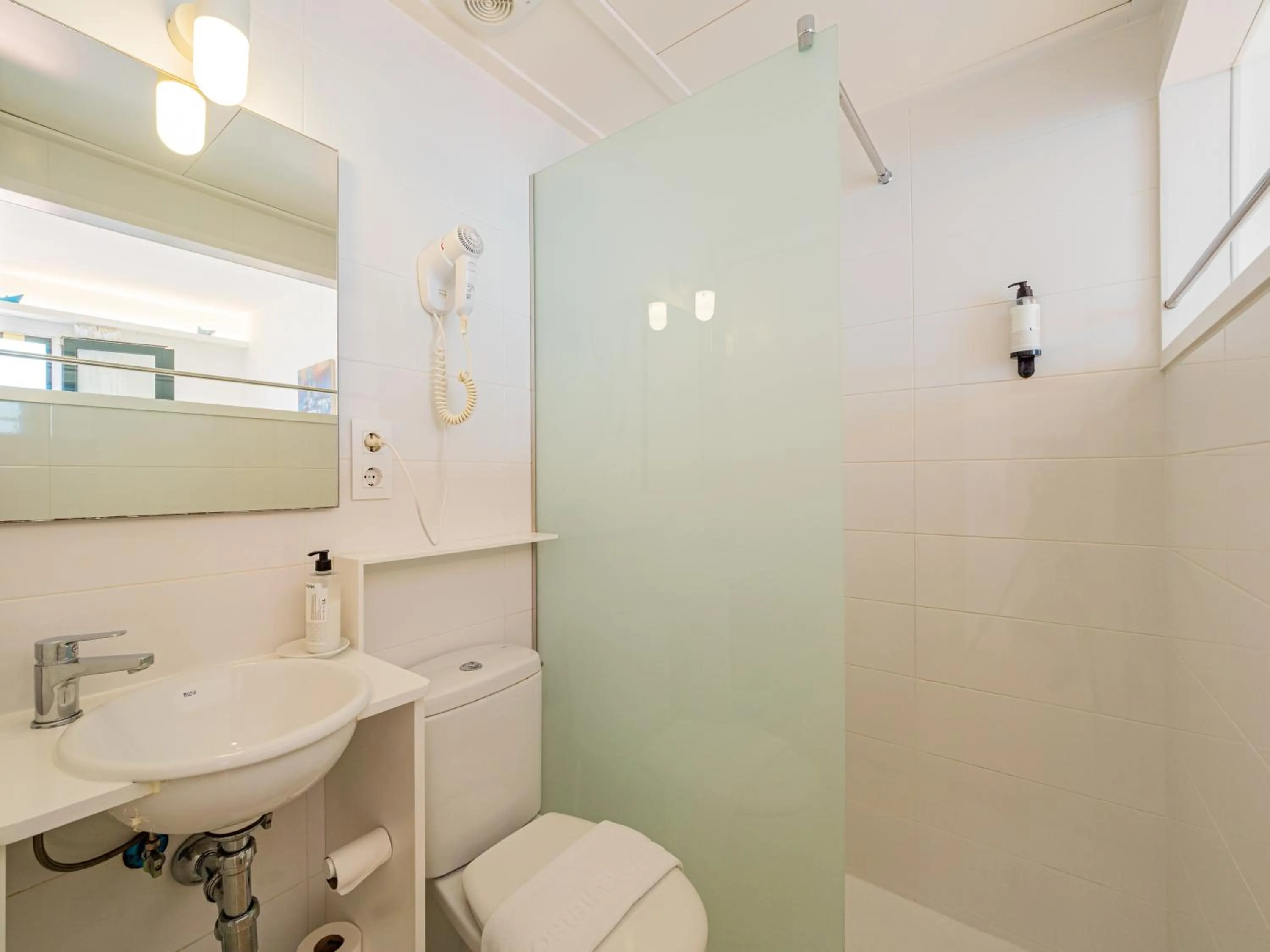 Shower in Hostal Marina Cadaqués