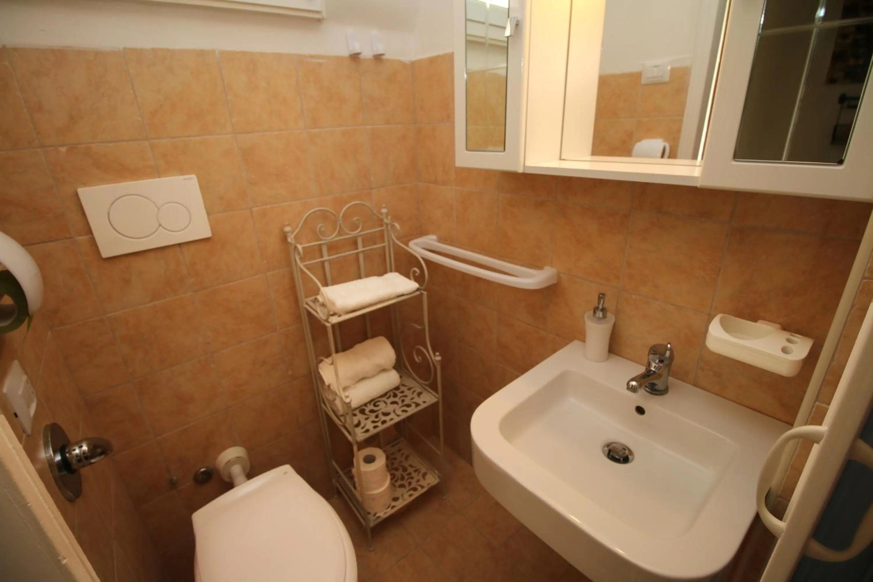 Shower in HolidayMonopoli