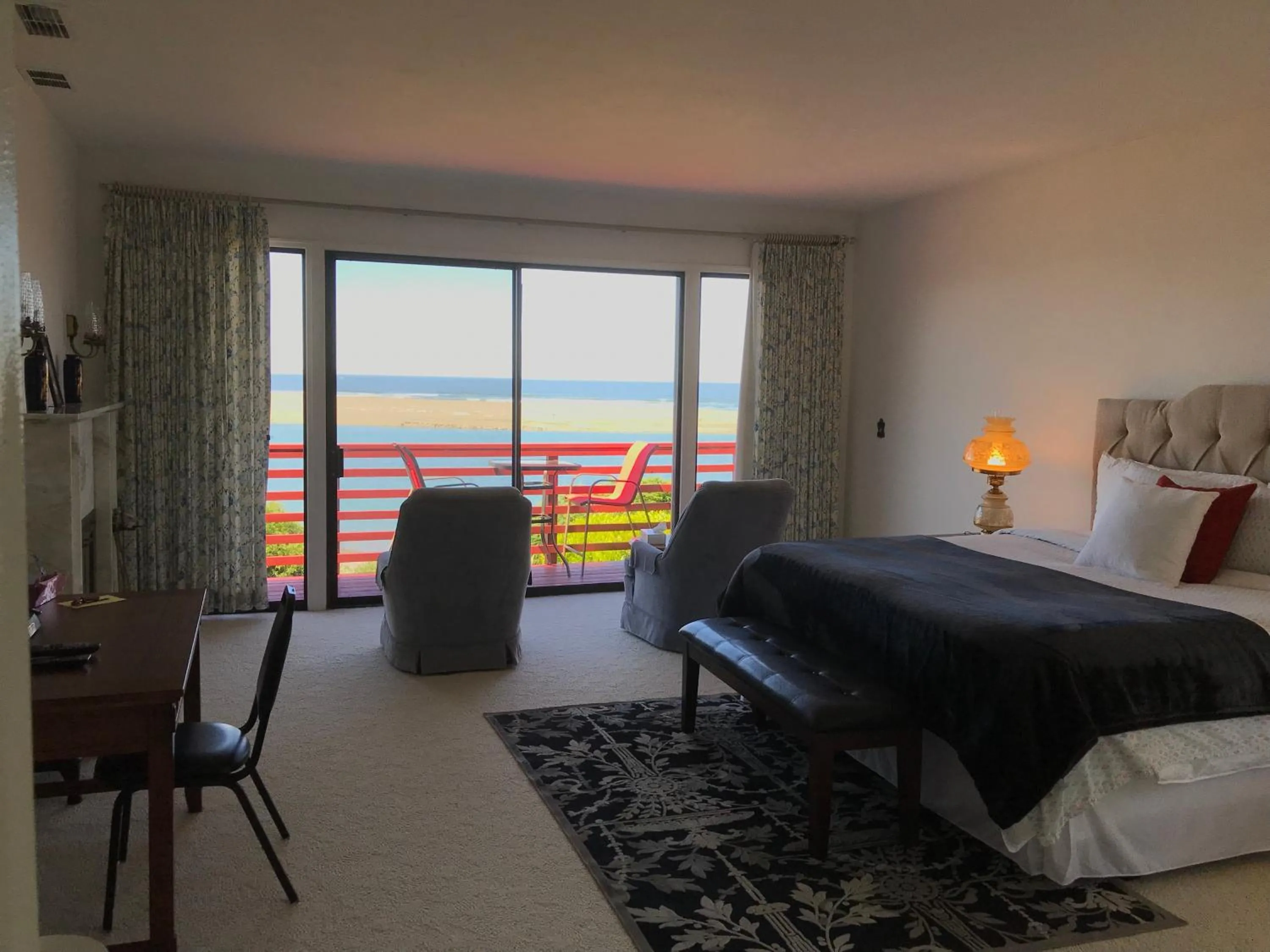 Photo of the whole room, Bed in Arky's B&B