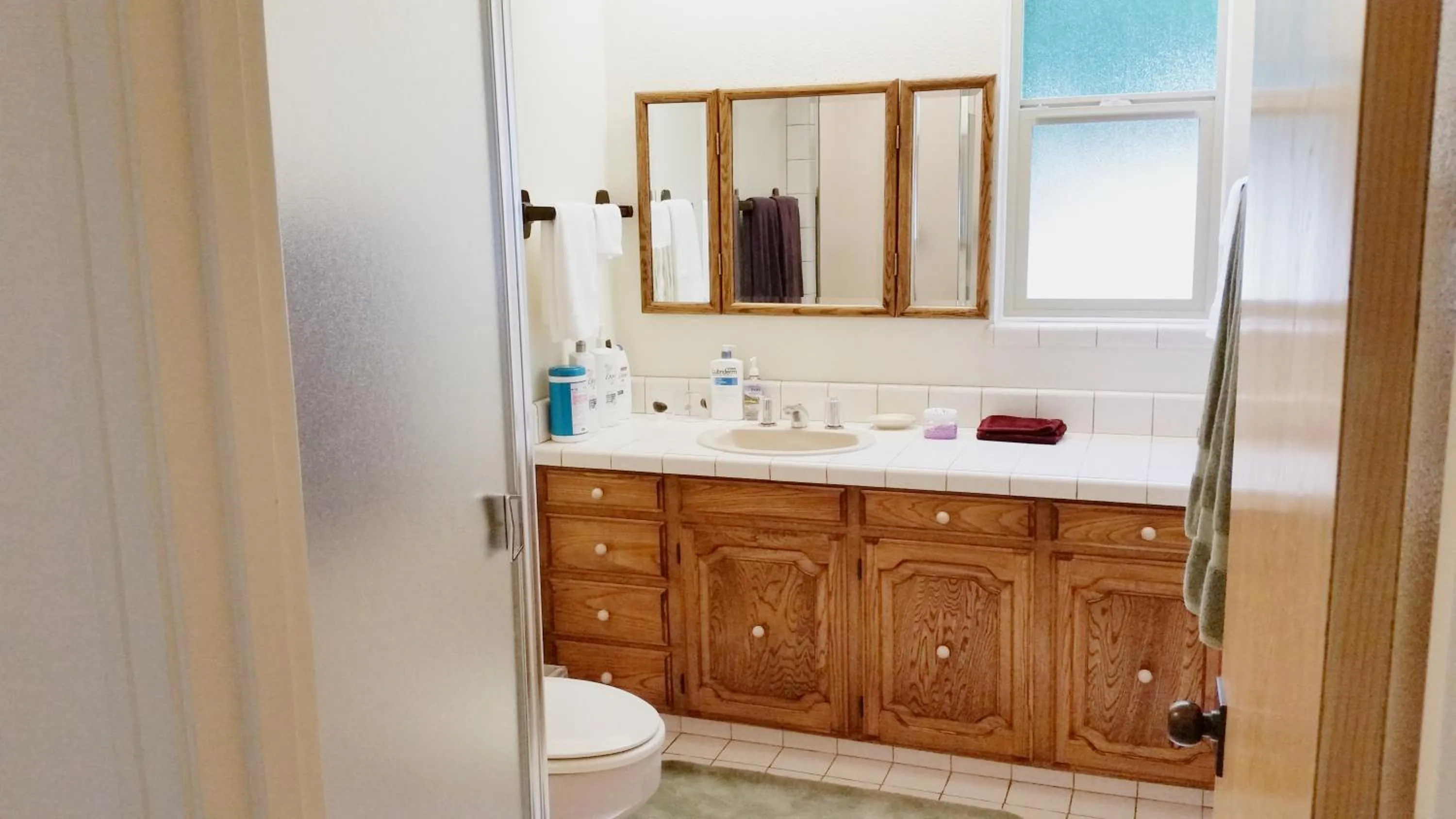 Bathroom in Arky's B&B