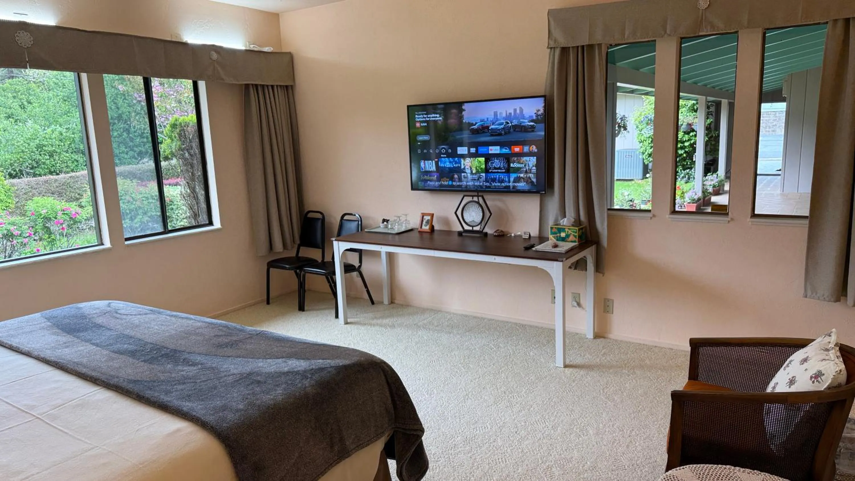TV and multimedia, Bed in Arky's B&B