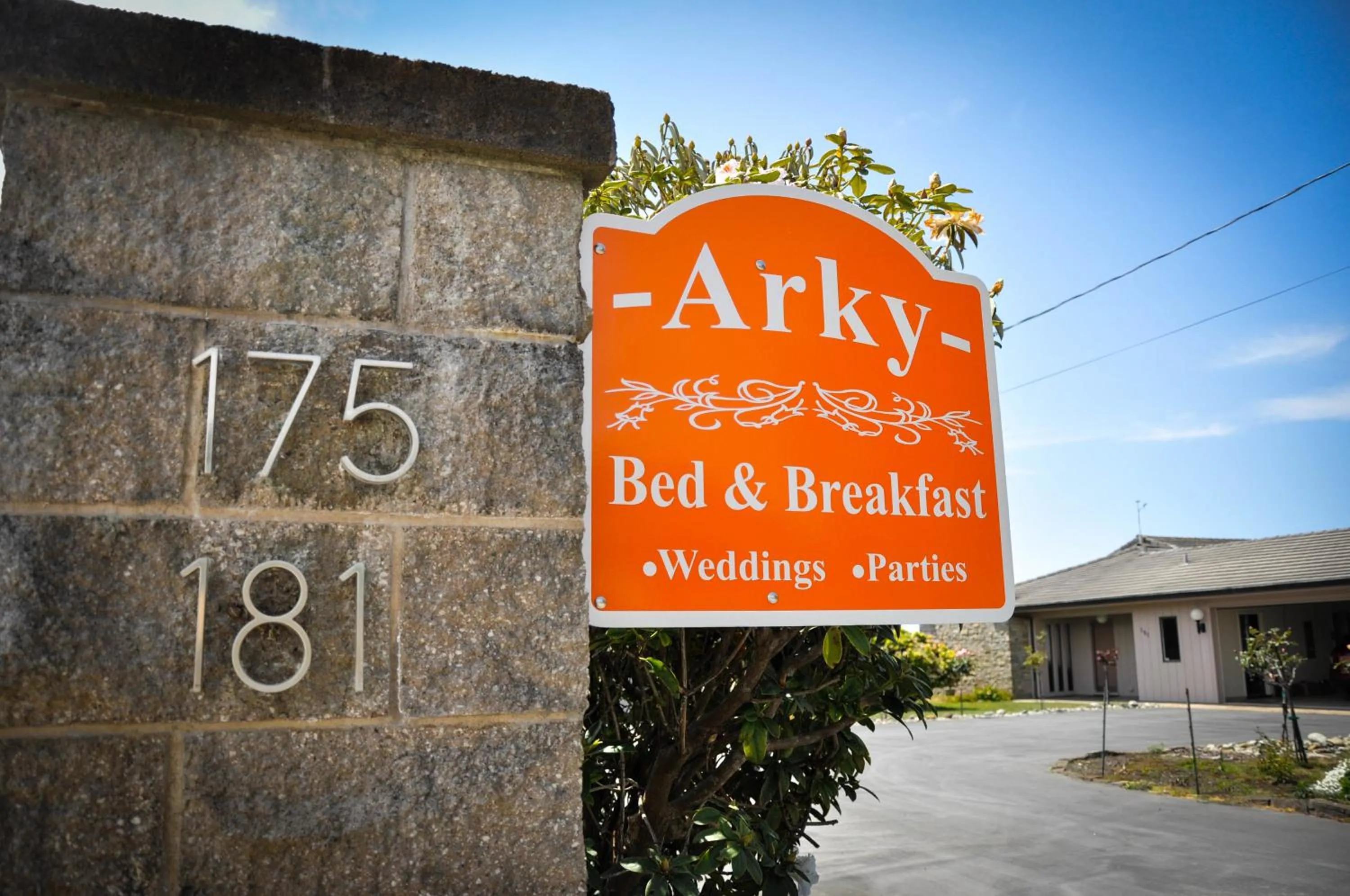 Facade/entrance in Arky's B&B
