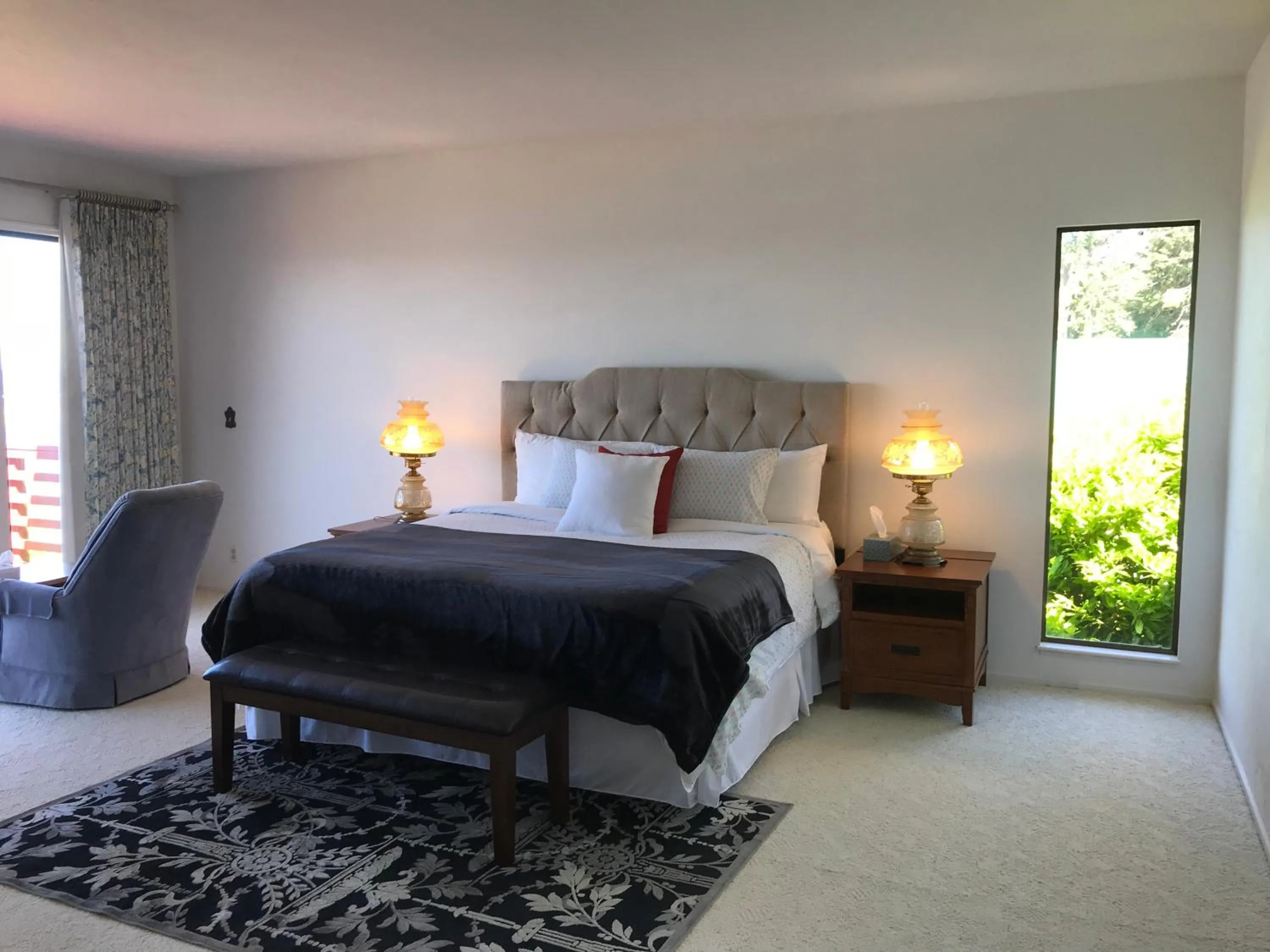 Photo of the whole room, Bed in Arky's B&B