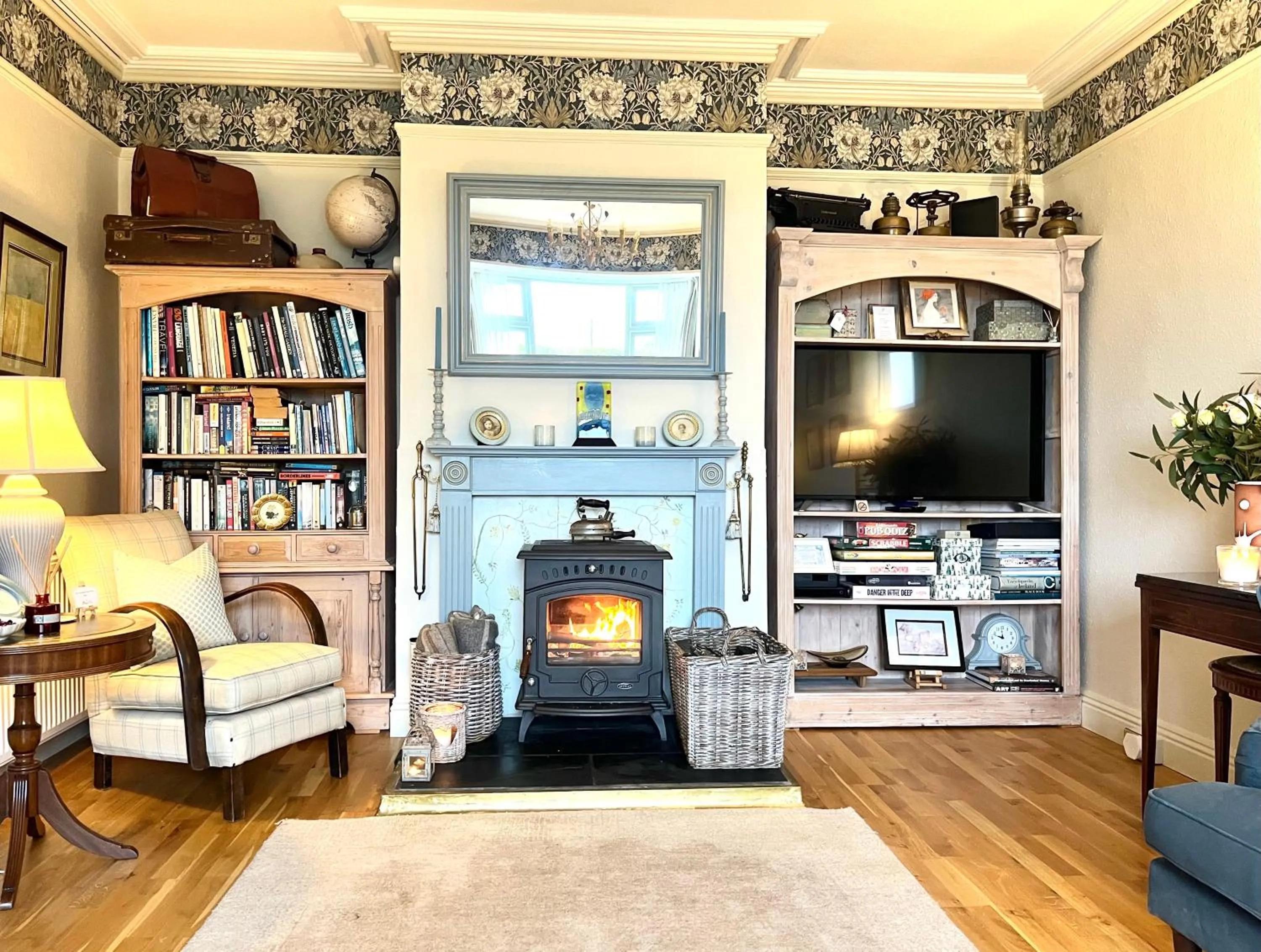 Library in The Artist Residence Dublin Boutique B&B