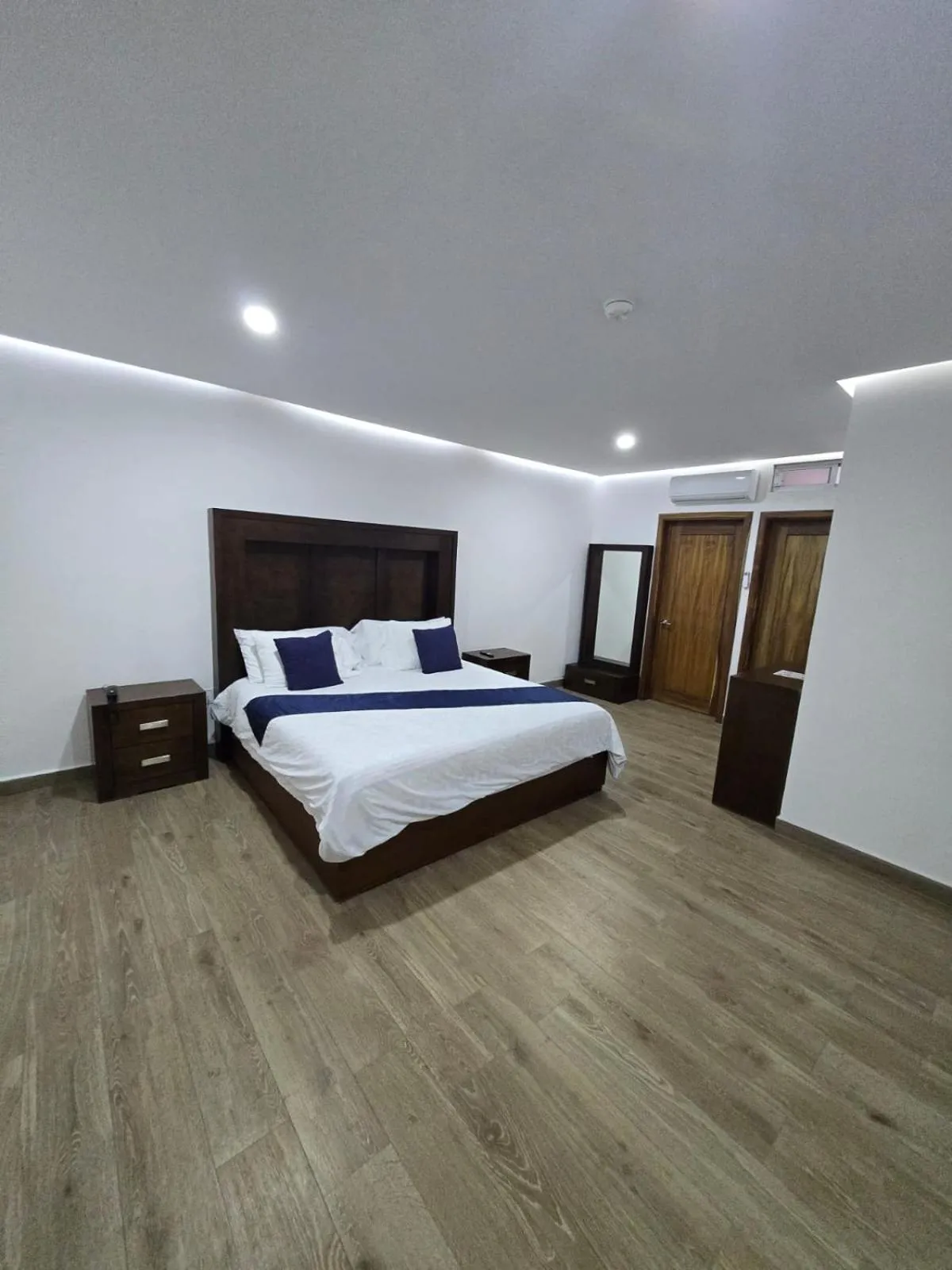 Photo of the whole room, Bed in MC HOTEL Saldarriaga Querétaro