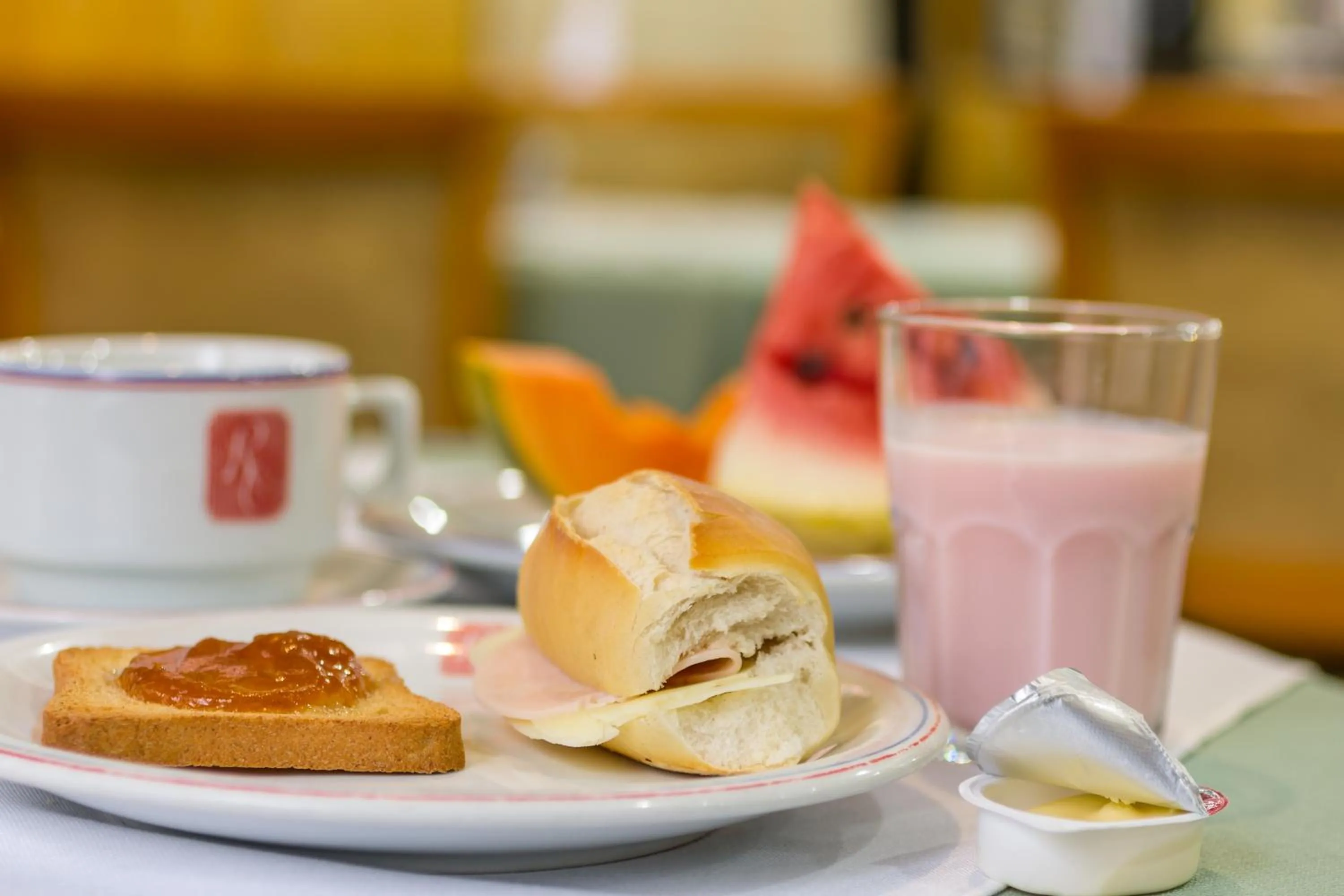 Restaurant/places to eat in Hotel Columbia