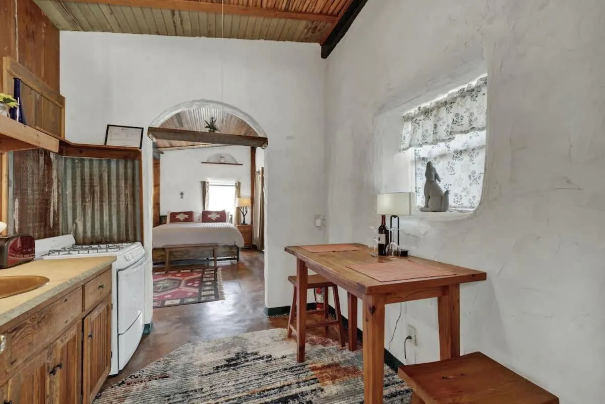 Dining area in Sonora Casita Hot-Tub Four Minutes to Marktplatz!