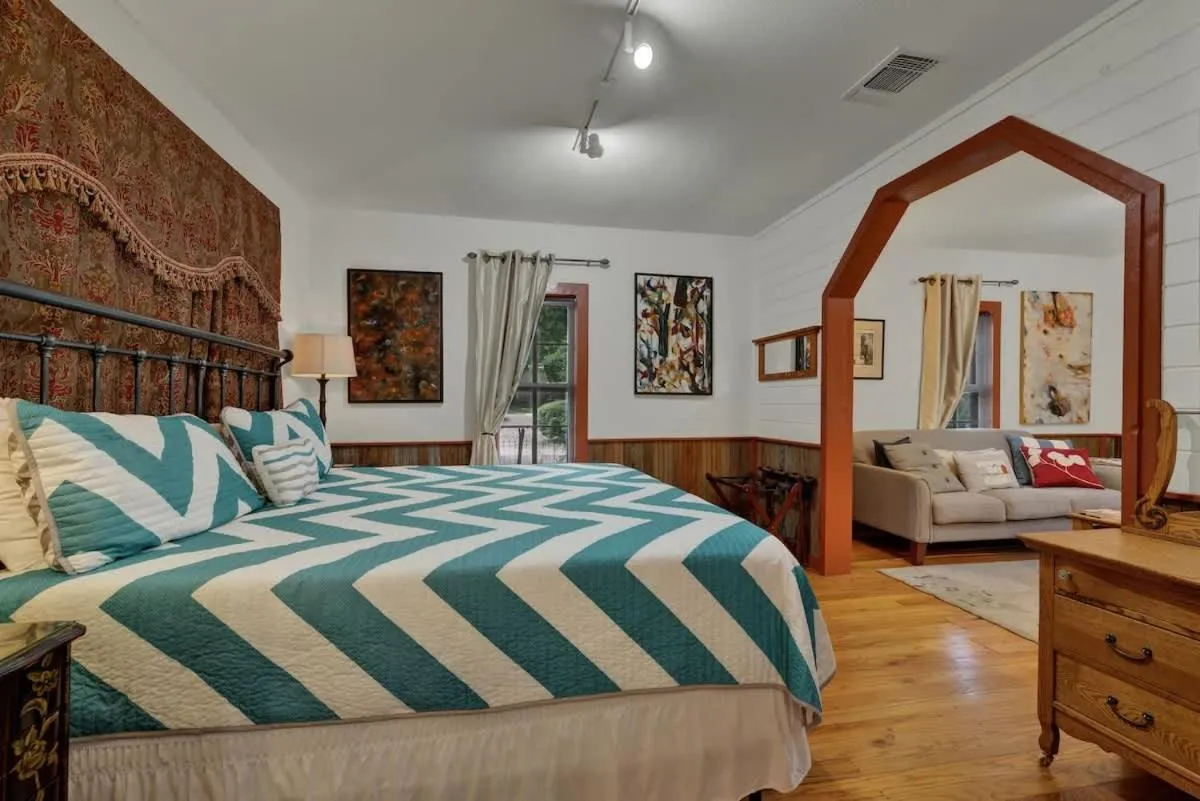 Bed in Sonora Casita Hot-Tub + Nandina Cottage Hot-Tub
