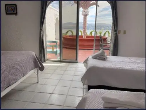 Basic Triple Room in Hotel Palace Marina Tequesquitengo Basic Triple Room in Hotel Palace Marina Tequesquitengo