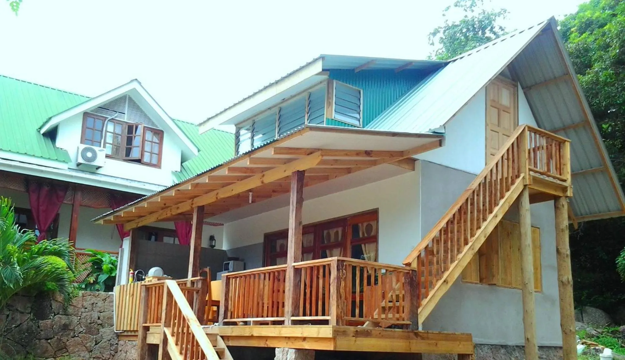 Facade/entrance in Kaz Ladouceur