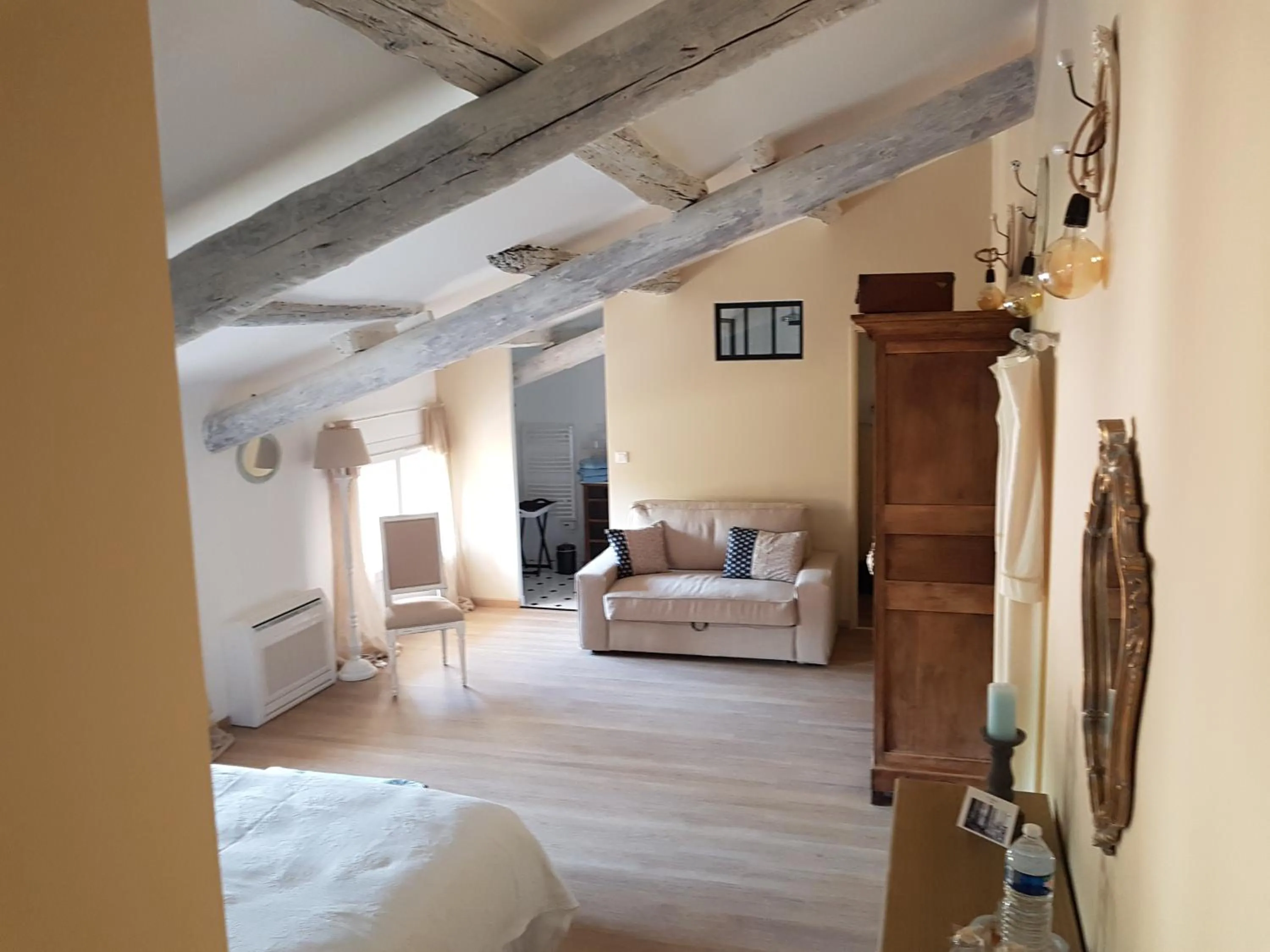 Photo of the whole room, Bed in CHAMBRES D'HÔTES L'Oréliane en Provence Adults Only